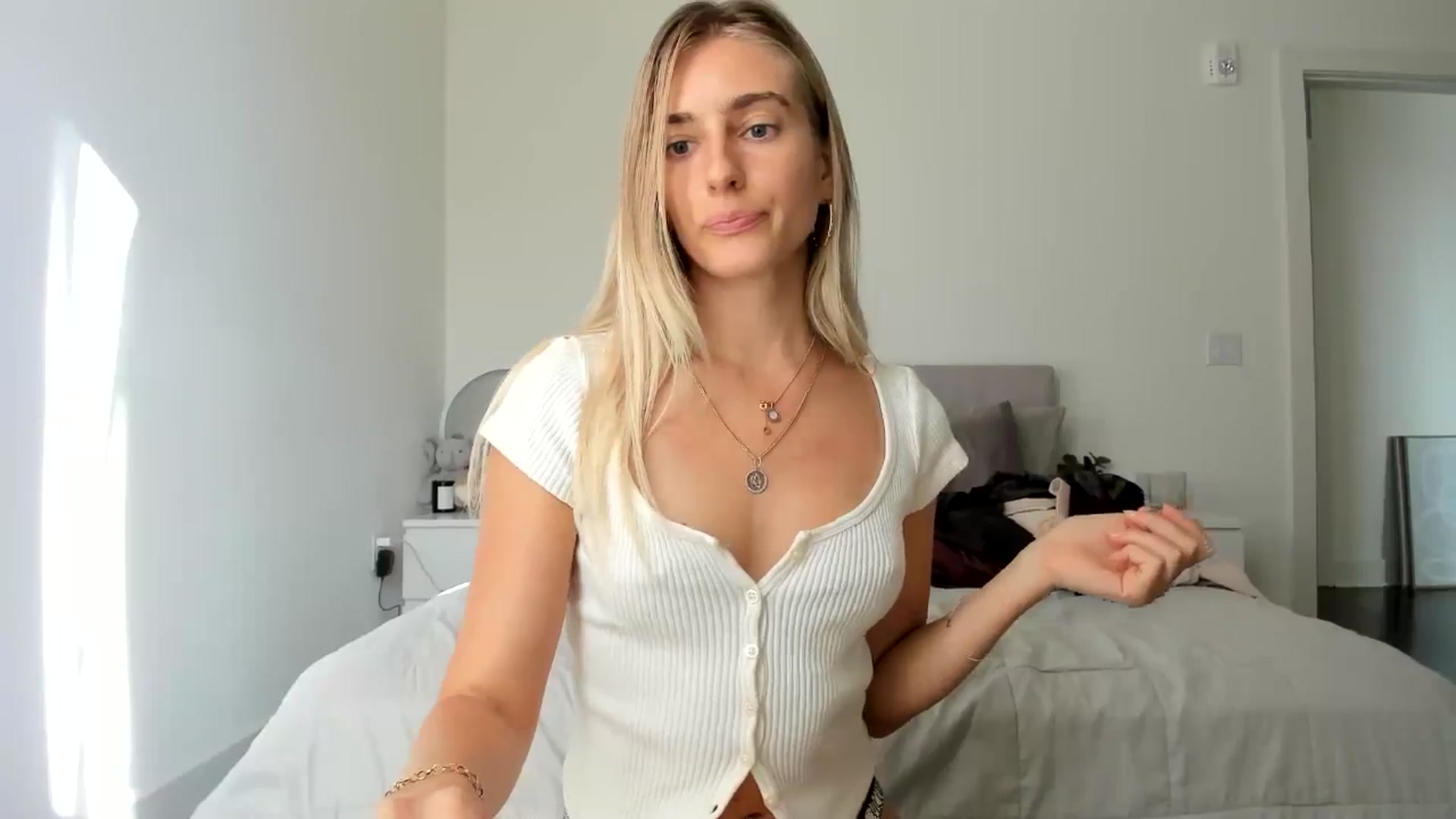 Gallery image thumbnail from Vodka_Queen's myfreecams stream on, 10/13/2024, 23:39 image 9 of 20