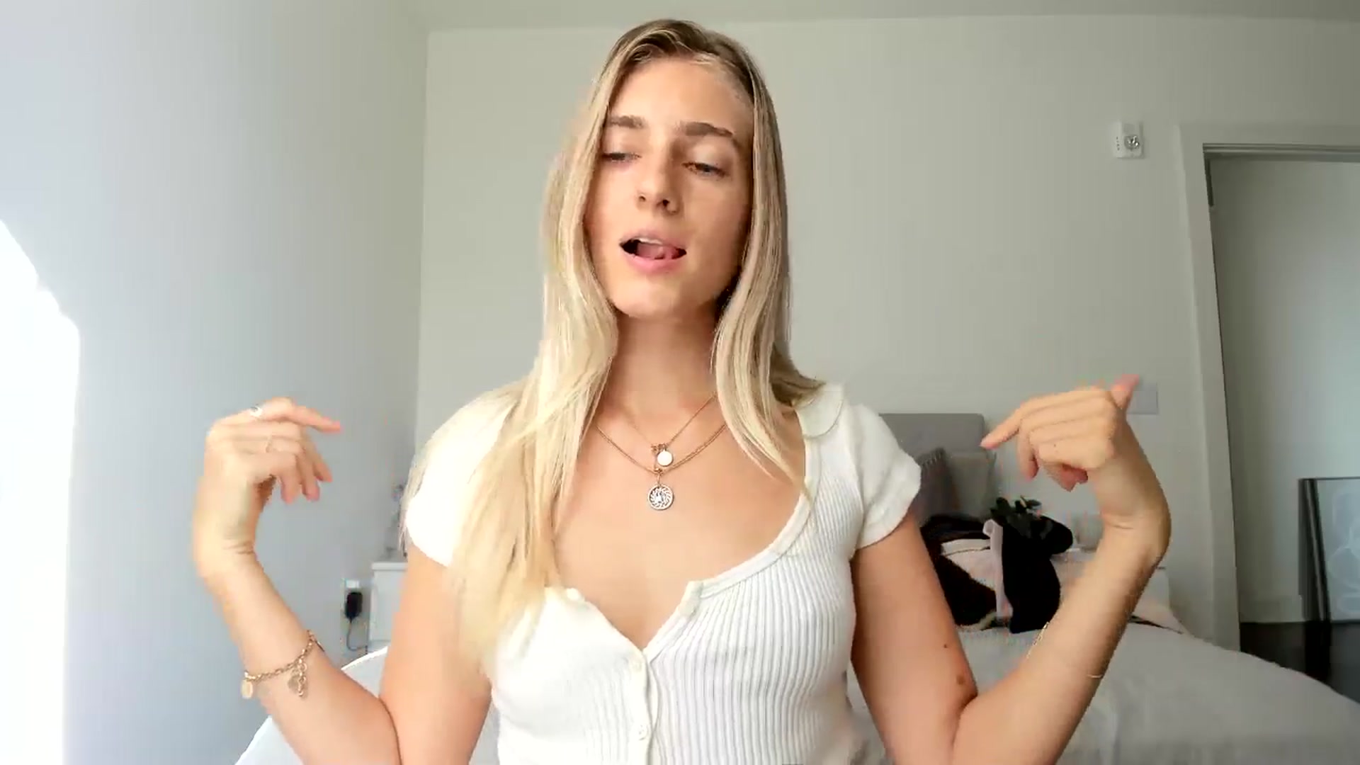Gallery image thumbnail from Vodka_Queen's myfreecams stream on, 10/13/2024, 23:39 image 2 of 20