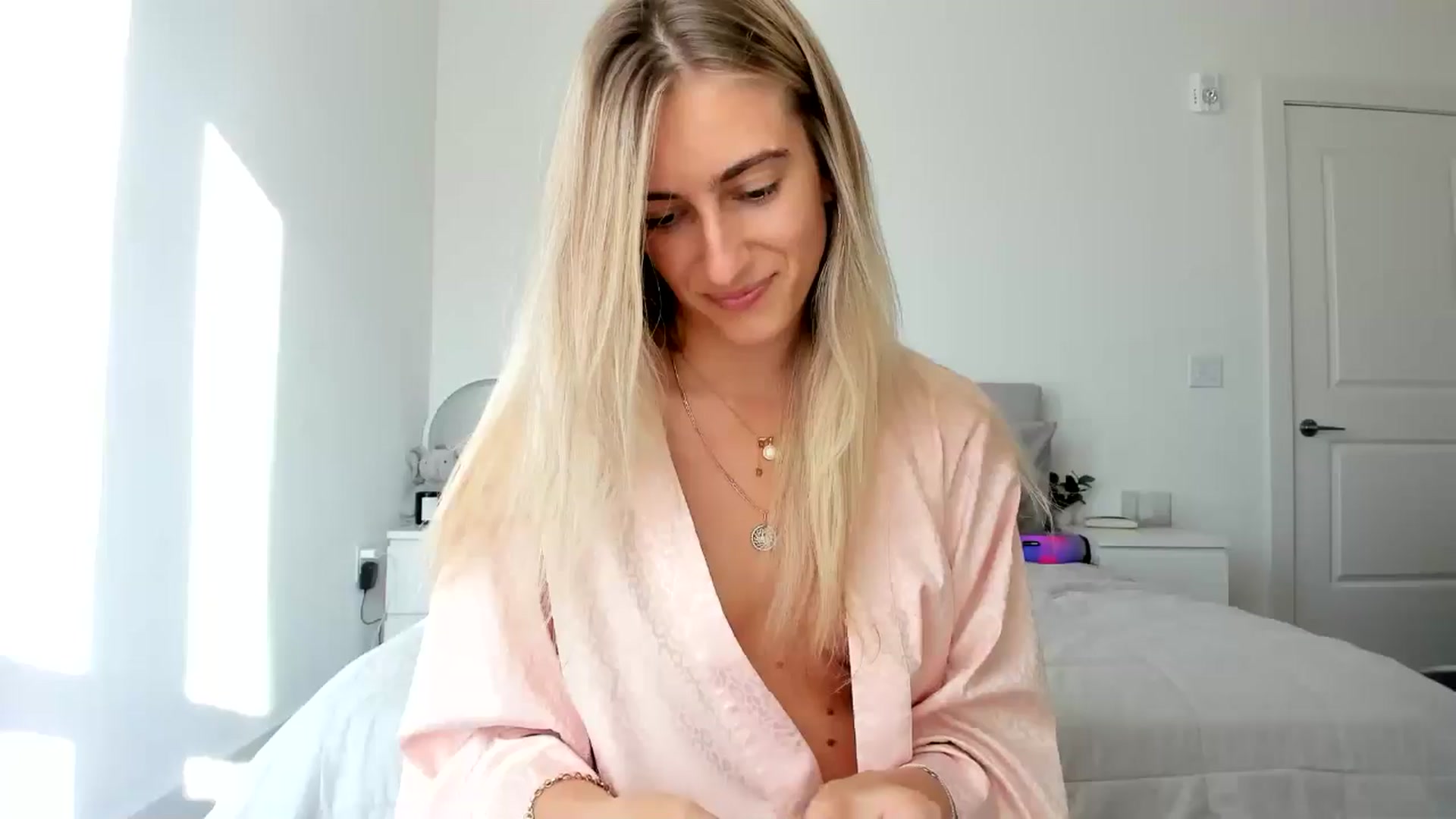 Gallery image thumbnail from Vodka_Queen's myfreecams stream on, 10/15/2024, 24:50 image 7 of 20