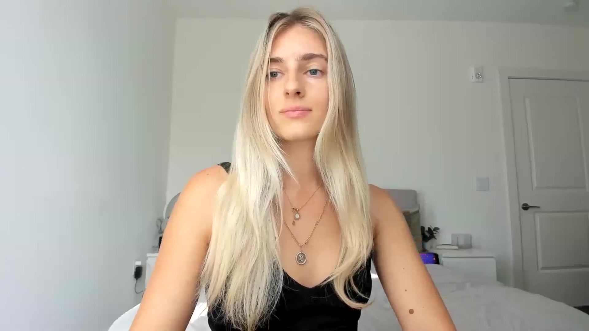Gallery image thumbnail from Vodka_Queen's myfreecams stream on, 10/15/2024, 22:24 image 13 of 20