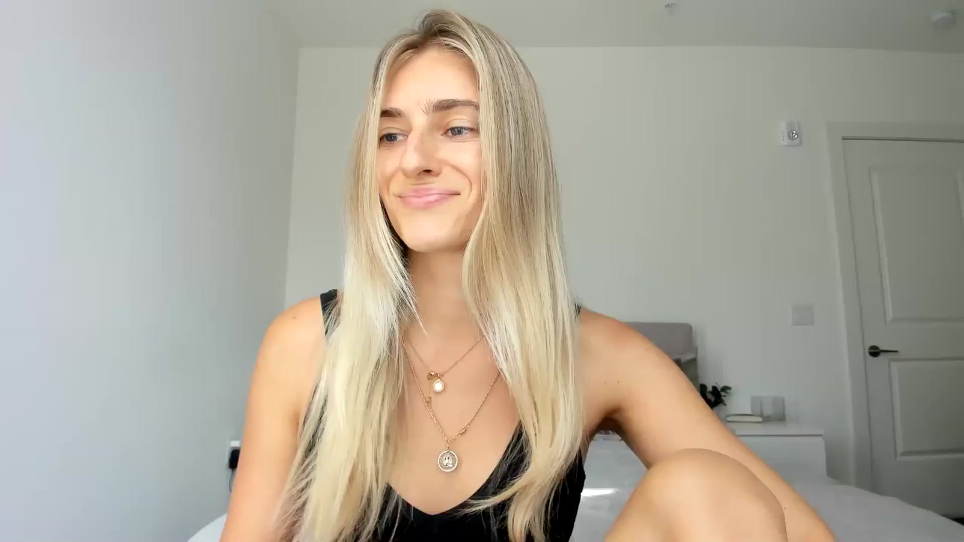 Gallery image thumbnail from Vodka_Queen's myfreecams stream on, 10/15/2024, 22:24 image 4 of 20