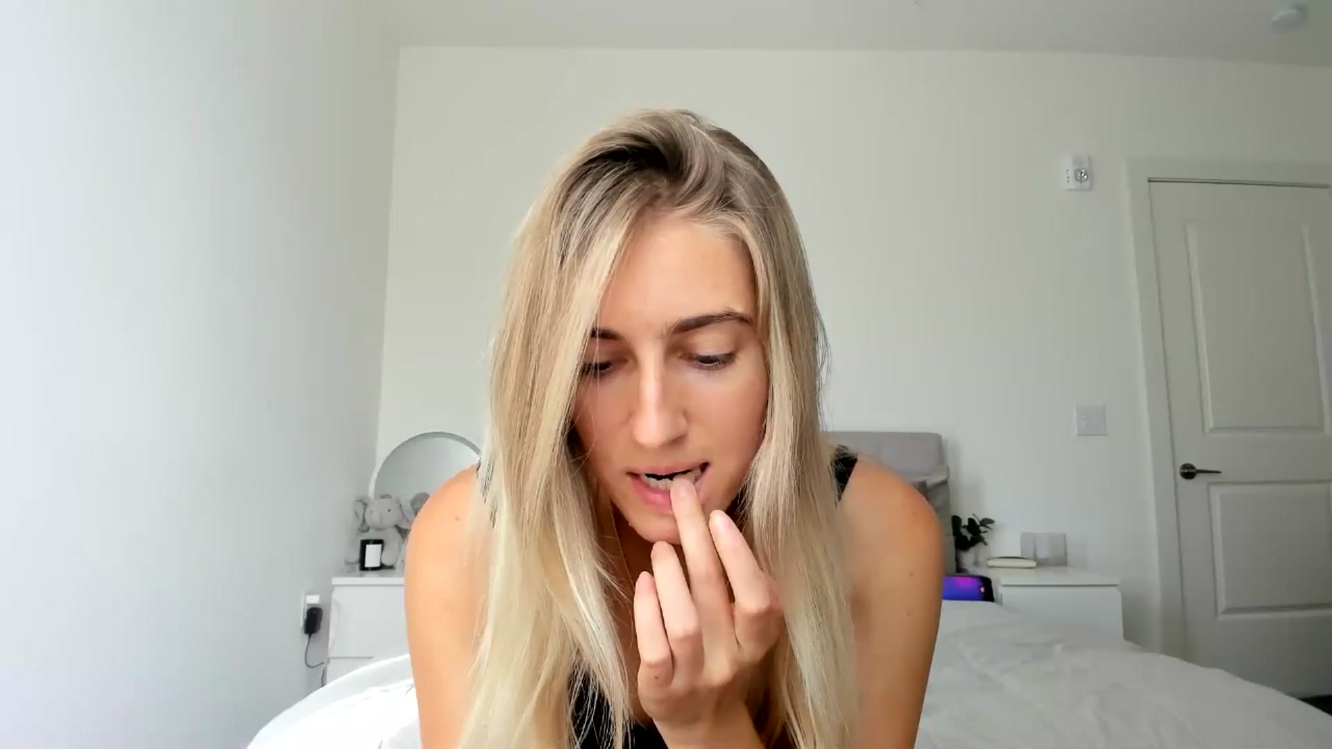 Gallery image thumbnail from Vodka_Queen's myfreecams stream on, 10/15/2024, 22:24 image 18 of 20