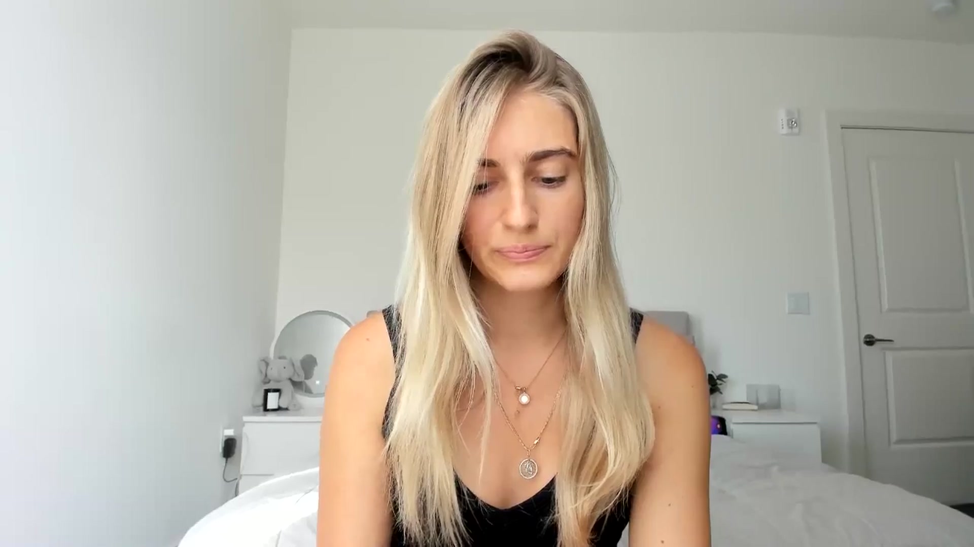 Gallery image thumbnail from Vodka_Queen's myfreecams stream on, 10/15/2024, 22:24 image 19 of 20