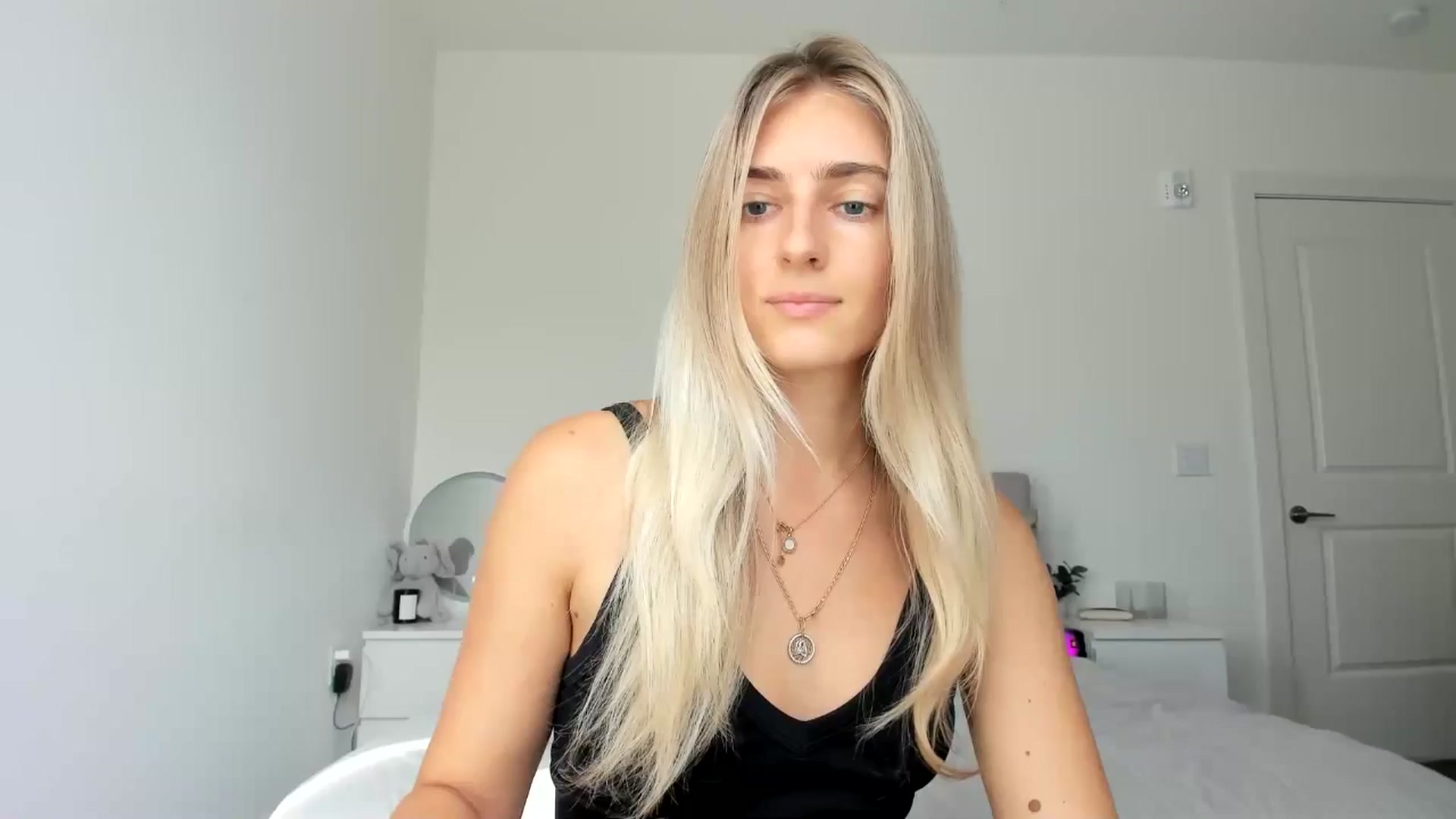 Gallery image thumbnail from Vodka_Queen's myfreecams stream on, 10/15/2024, 22:24 image 8 of 20