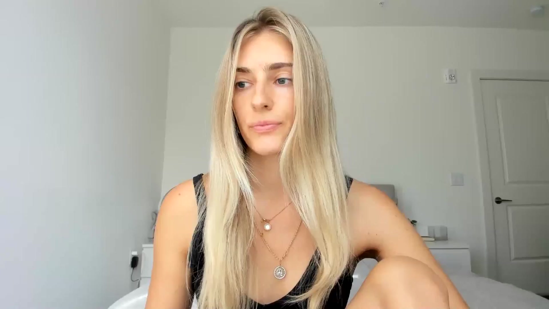 Gallery image thumbnail from Vodka_Queen's myfreecams stream on, 10/15/2024, 22:24 image 6 of 20