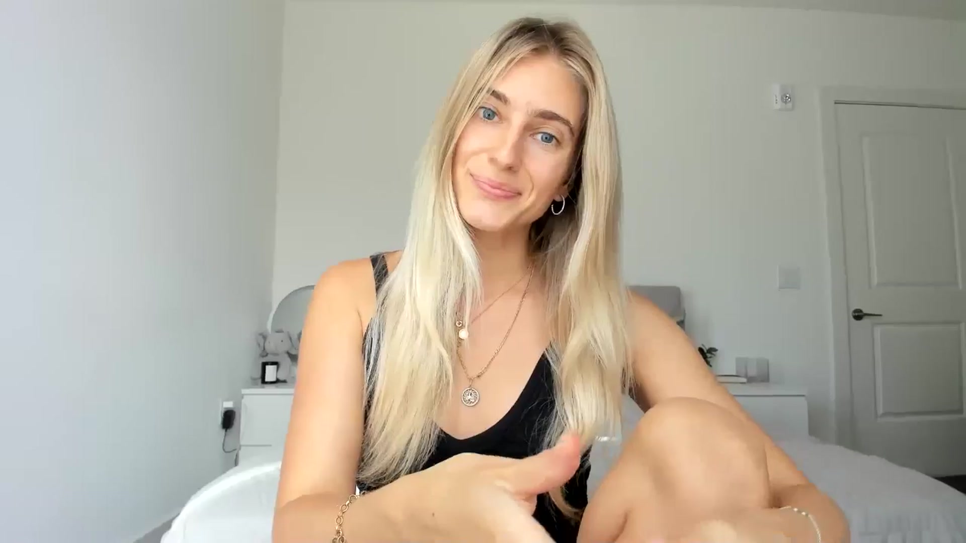 Gallery image thumbnail from Vodka_Queen's myfreecams stream on, 10/15/2024, 22:24 image 7 of 20
