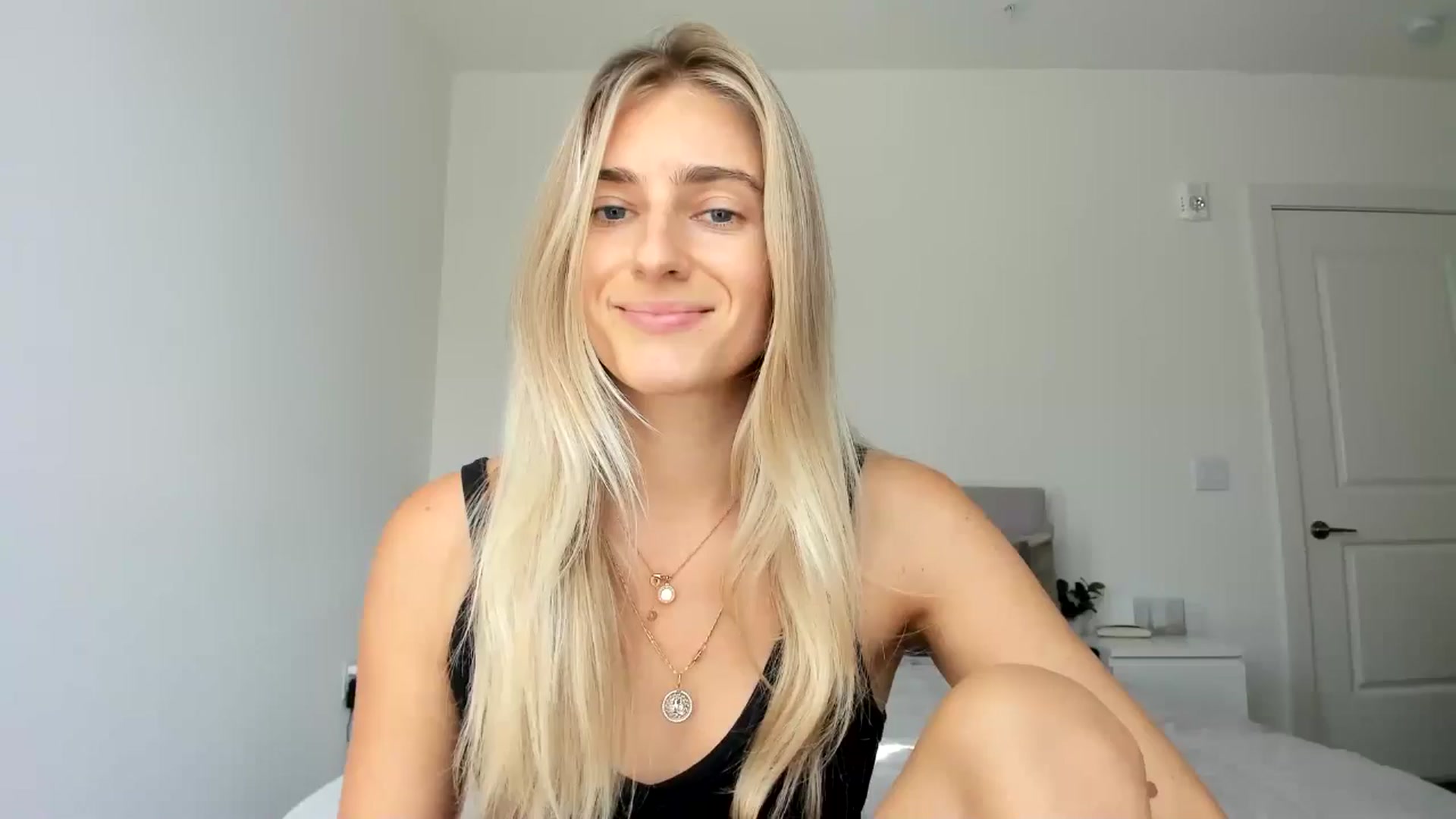 Gallery image thumbnail from Vodka_Queen's myfreecams stream on, 10/15/2024, 22:24 image 3 of 20