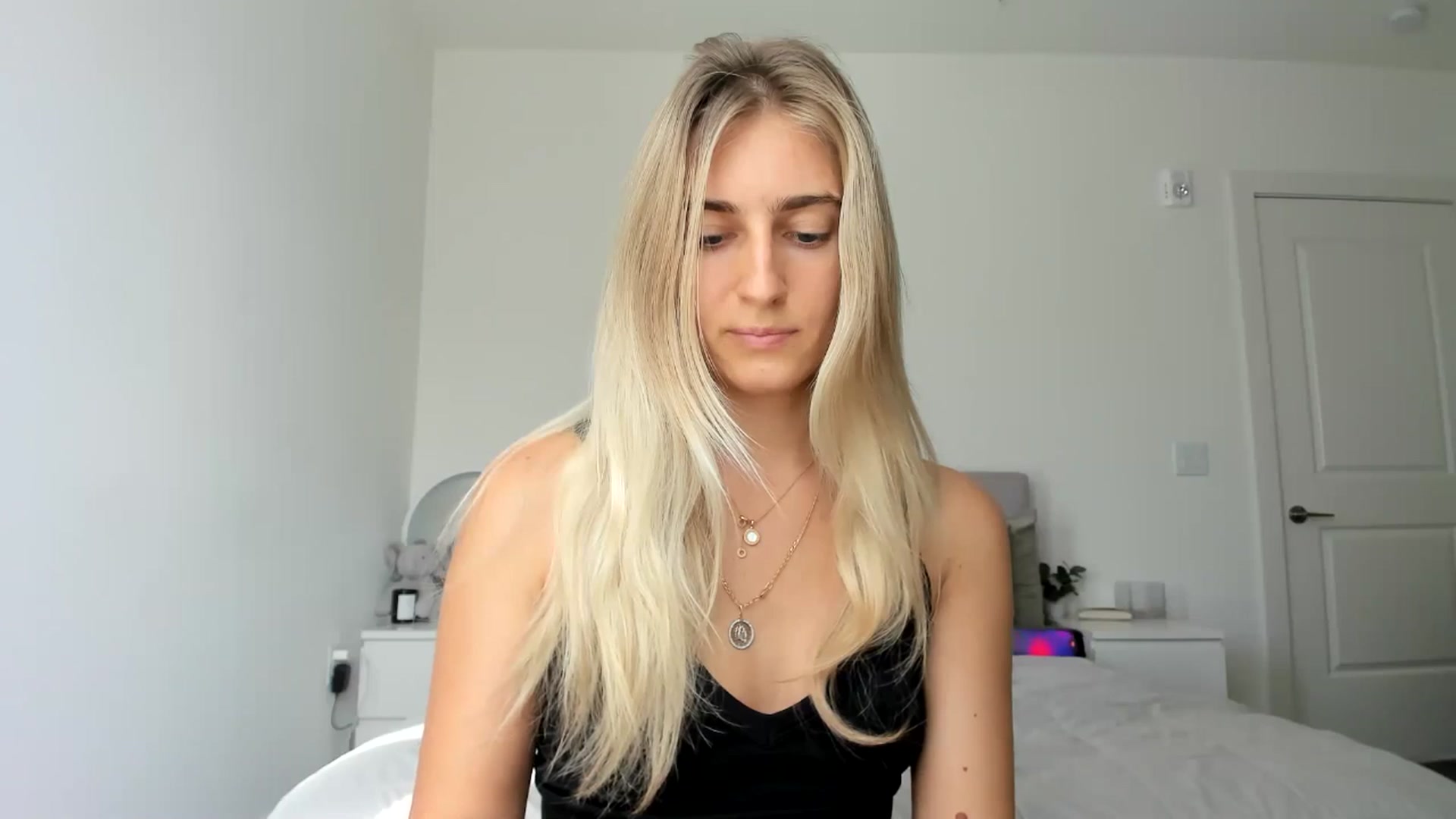 Gallery image thumbnail from Vodka_Queen's myfreecams stream on, 10/15/2024, 22:24 image 12 of 20