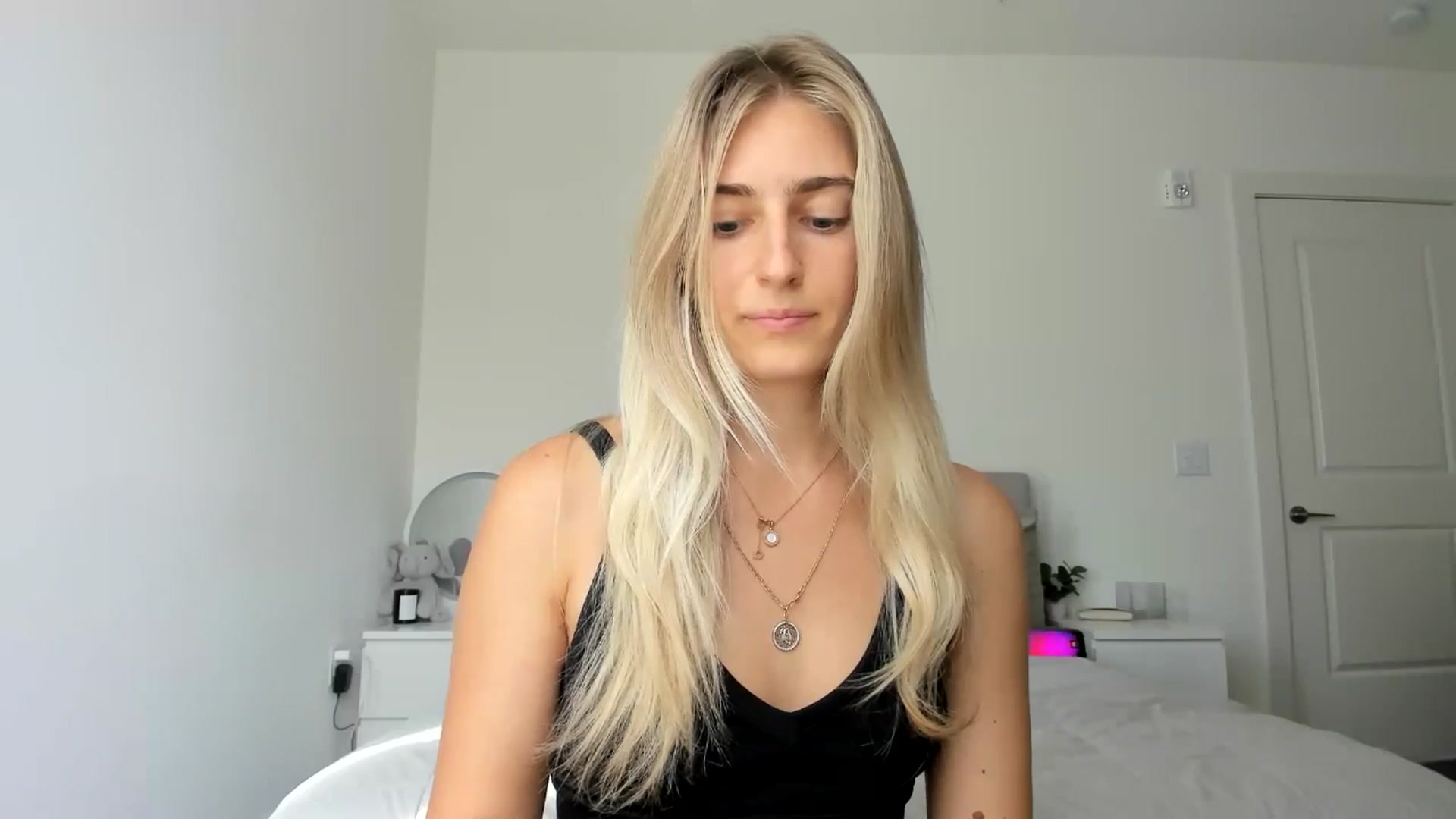 Gallery image thumbnail from Vodka_Queen's myfreecams stream on, 10/15/2024, 22:24 image 10 of 20