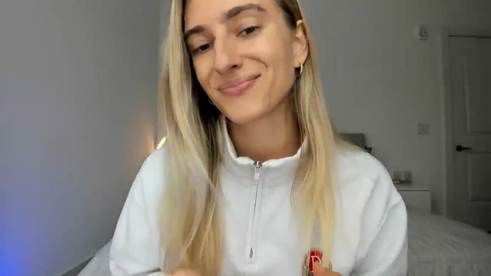 Gallery image thumbnail from Vodka_Queen's myfreecams stream on, 10/16/2024, 22:27 image 6 of 20