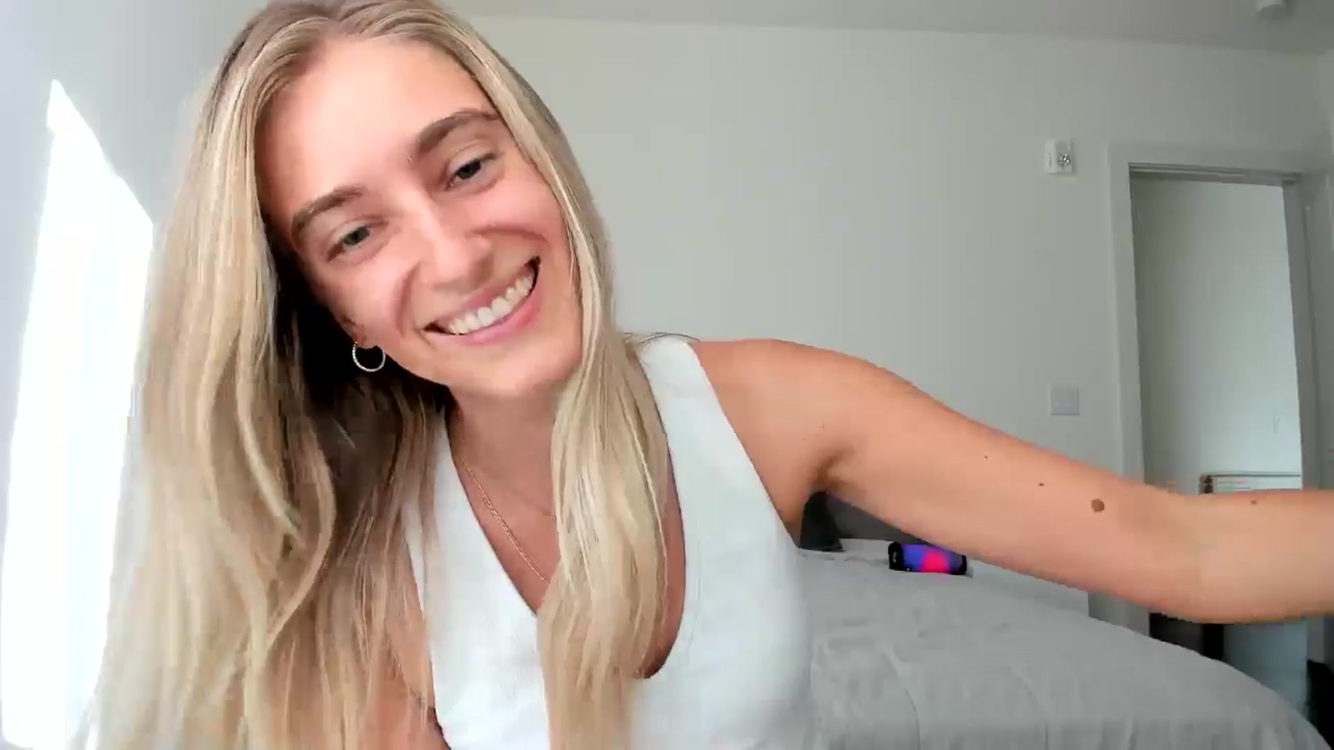 Gallery image thumbnail from Vodka_Queen's myfreecams stream on, 10/21/2024, 24:10 image 11 of 20
