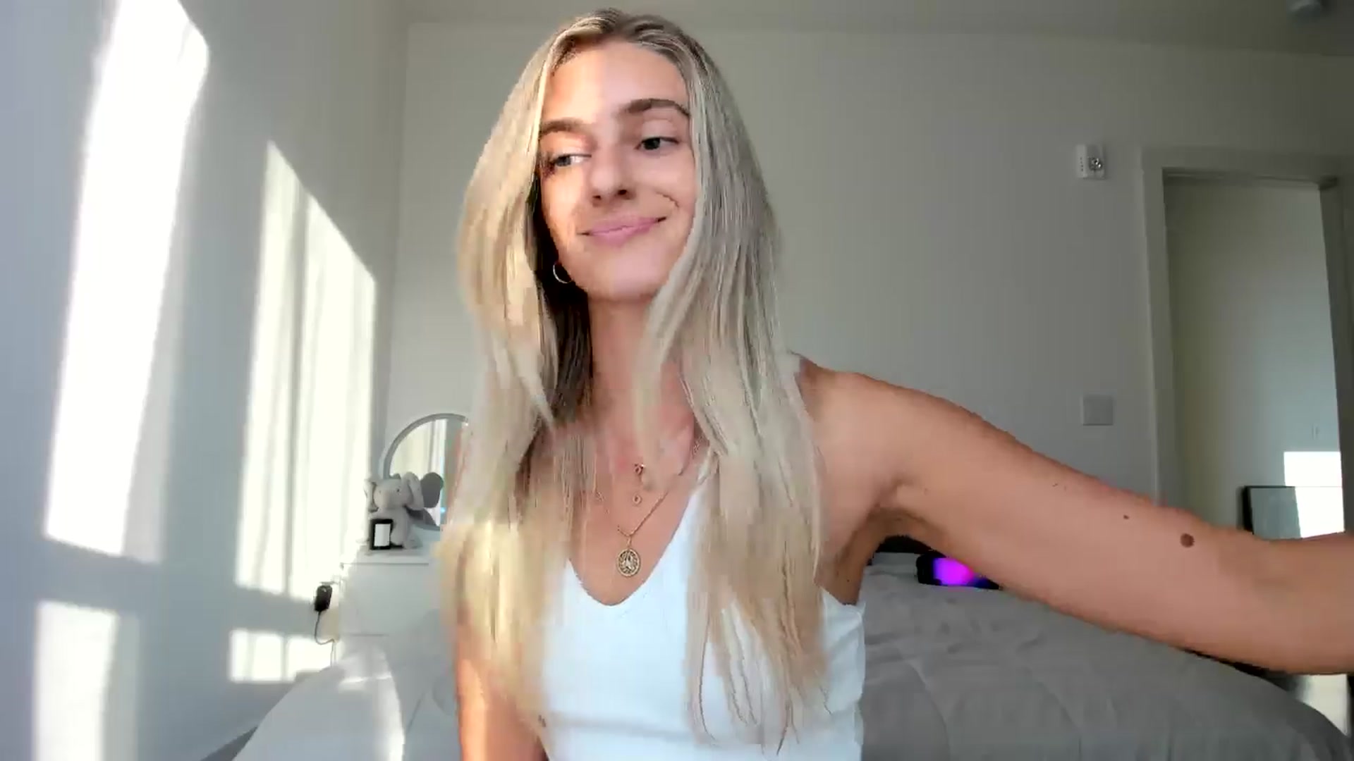 Gallery image thumbnail from Vodka_Queen's myfreecams stream on, 10/21/2024, 24:10 image 20 of 20