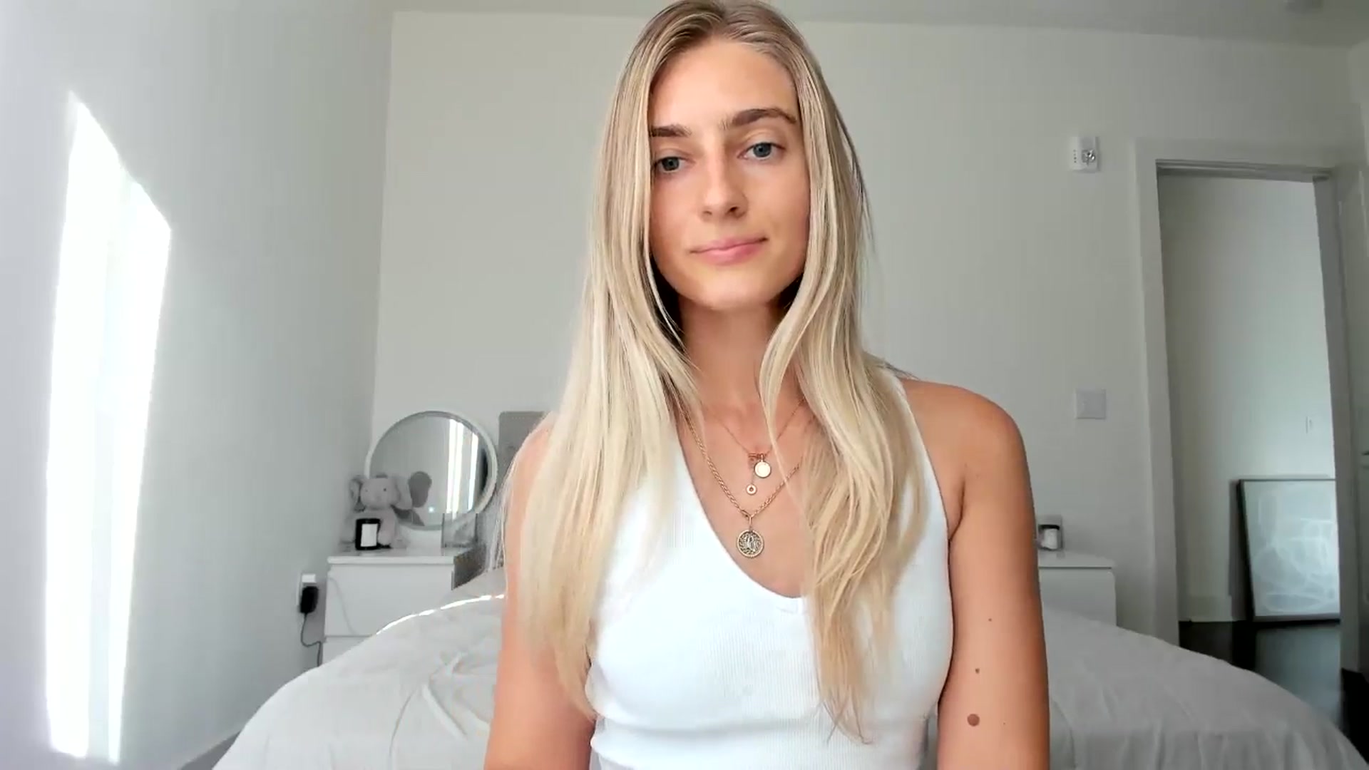 Gallery image thumbnail from Vodka_Queen's myfreecams stream on, 10/21/2024, 24:10 image 12 of 20