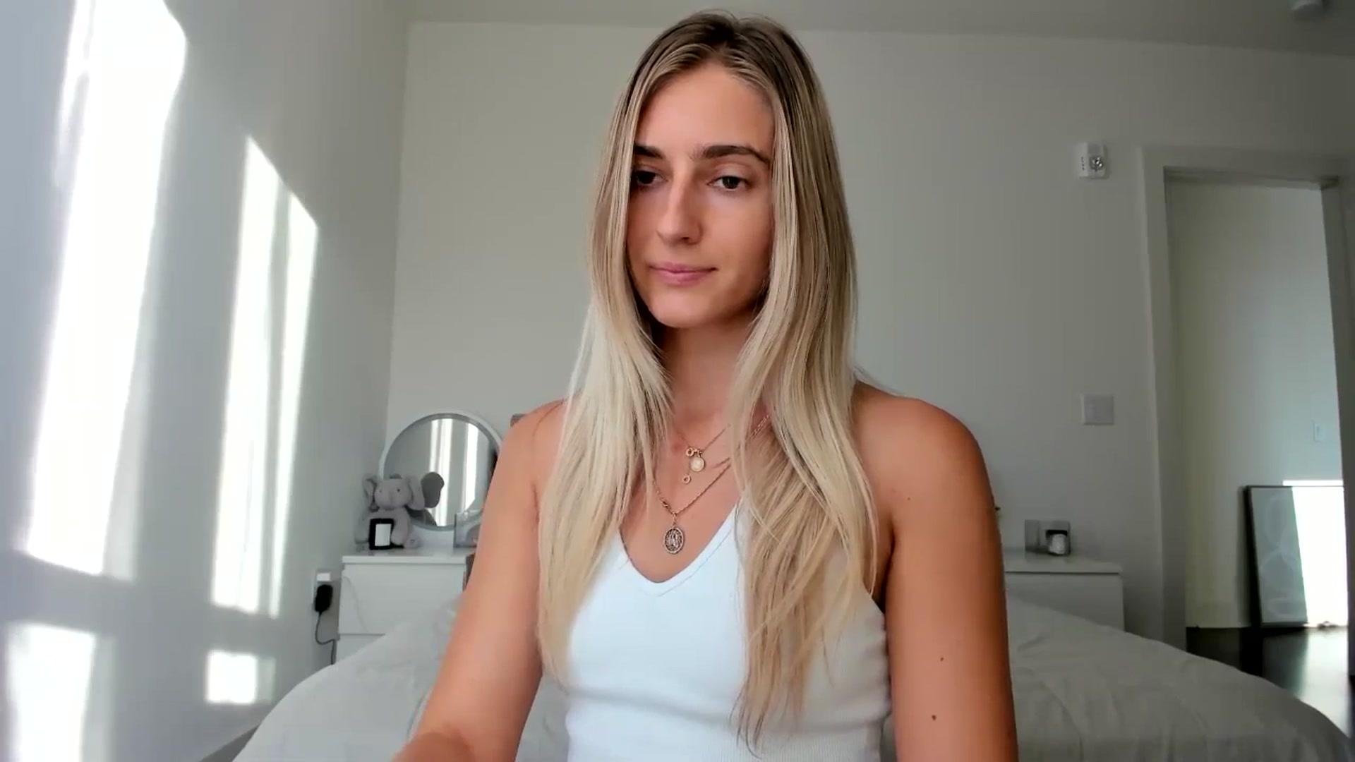 Gallery image thumbnail from Vodka_Queen's myfreecams stream on, 10/21/2024, 24:10 image 19 of 20