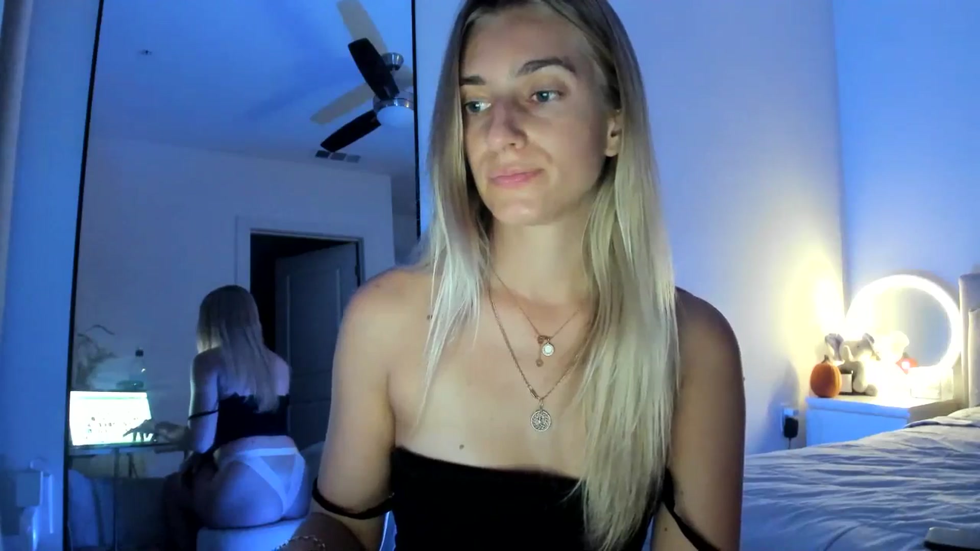 Gallery image thumbnail from Vodka_Queen's myfreecams stream on, 10/25/2024, 06:10 image 19 of 20