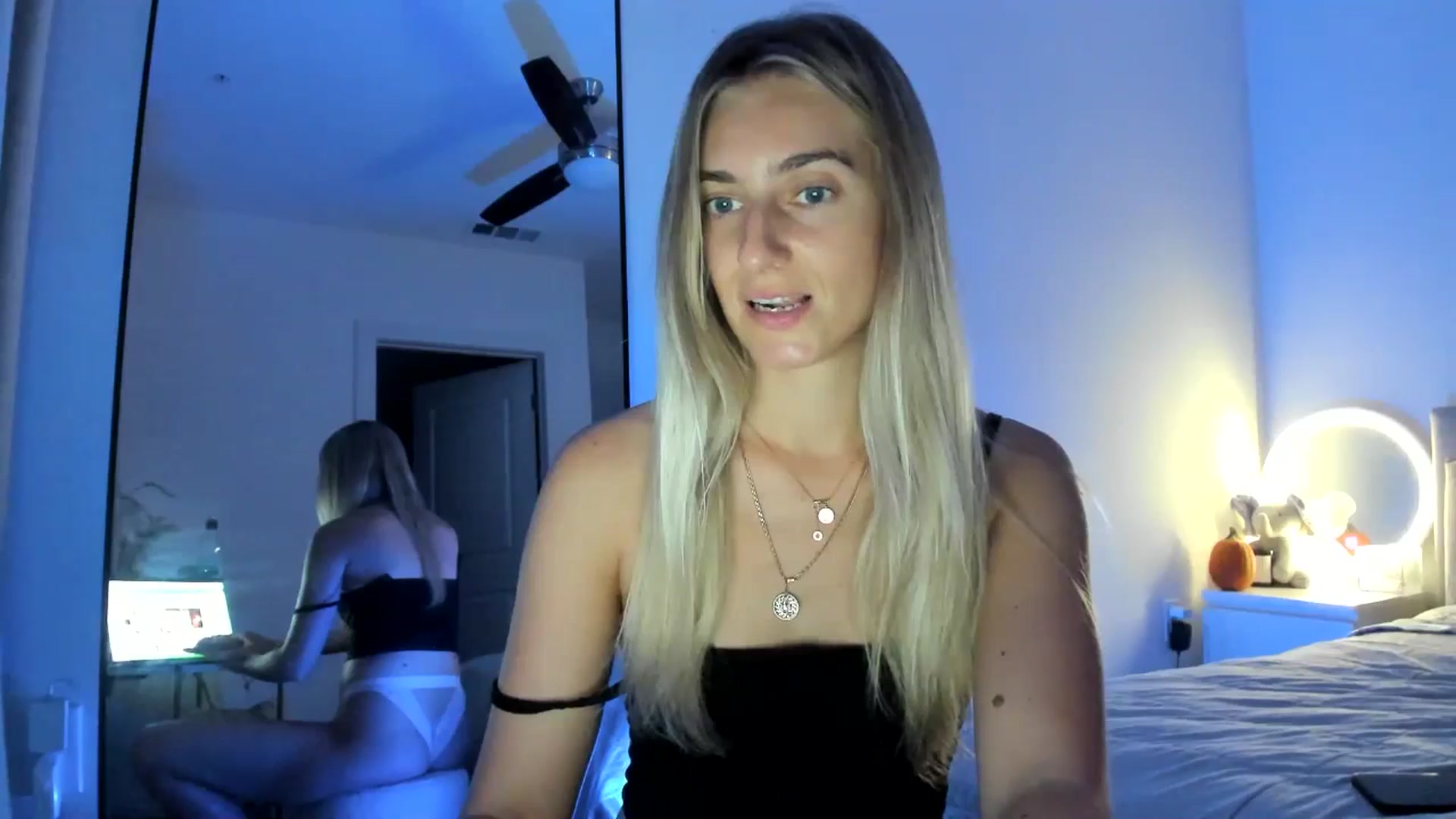 Gallery image thumbnail from Vodka_Queen's myfreecams stream on, 10/25/2024, 06:10 image 7 of 20