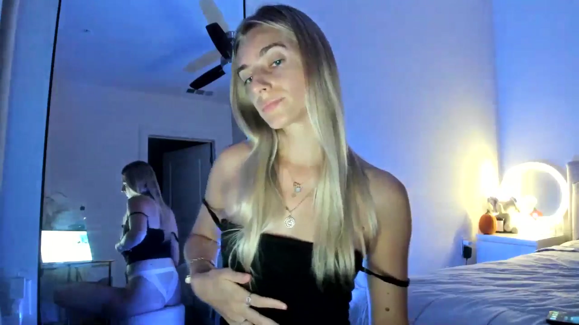 Gallery image thumbnail from Vodka_Queen's myfreecams stream on, 10/25/2024, 06:10 image 17 of 20