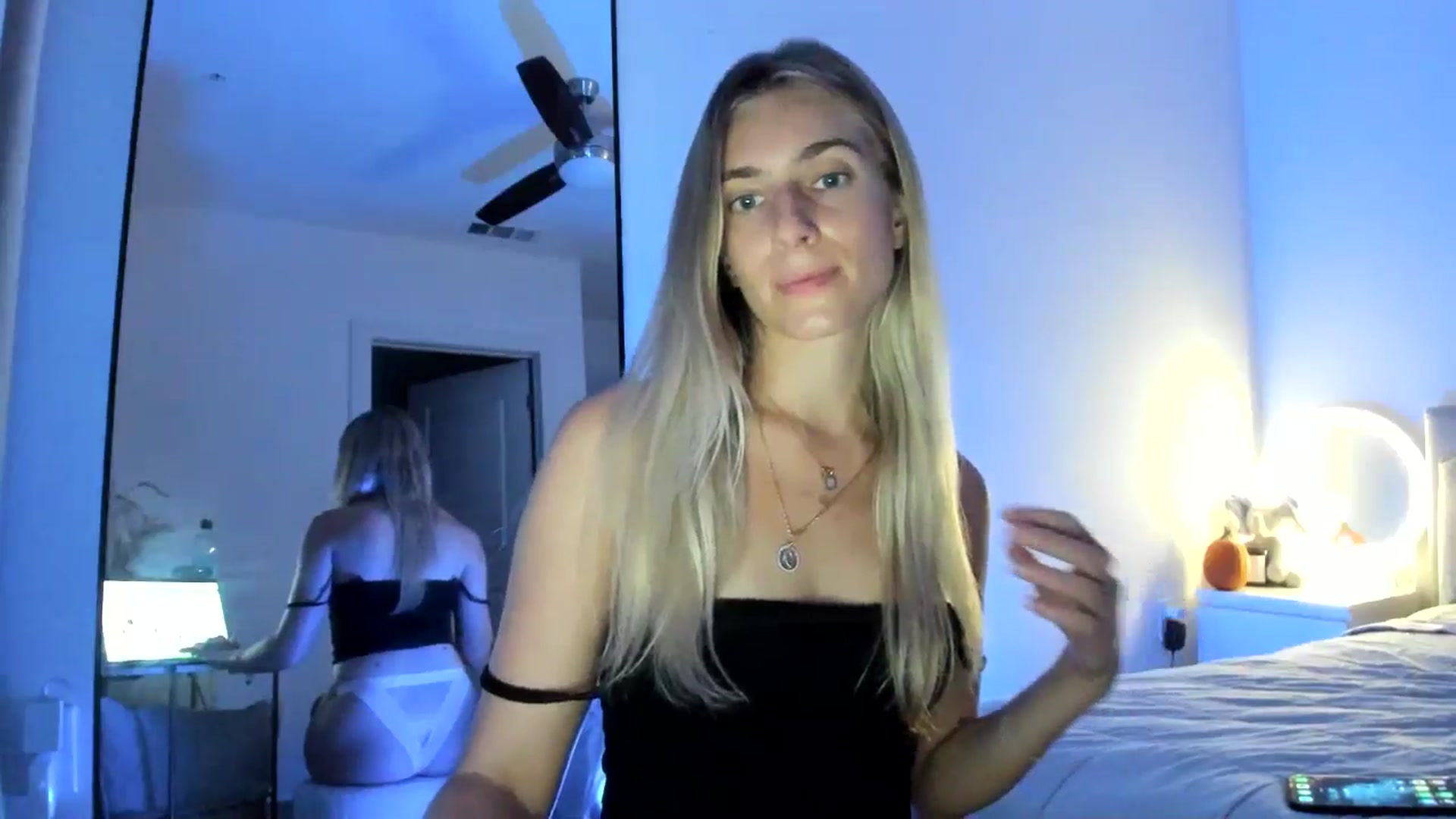Gallery image thumbnail from Vodka_Queen's myfreecams stream on, 10/25/2024, 06:10 image 16 of 20
