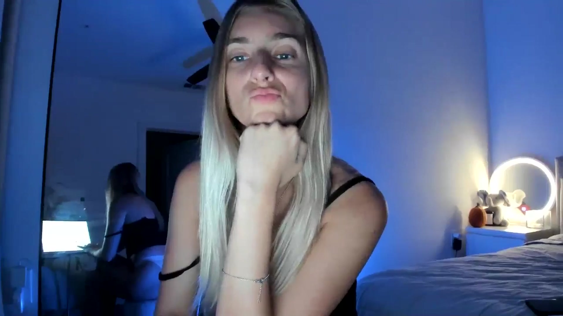 Gallery image thumbnail from Vodka_Queen's myfreecams stream on, 10/25/2024, 06:10 image 8 of 20