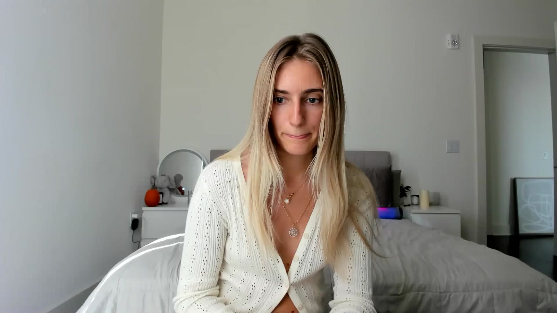 Gallery image thumbnail from Vodka_Queen's myfreecams stream on, 10/25/2024, 23:13 image 16 of 20