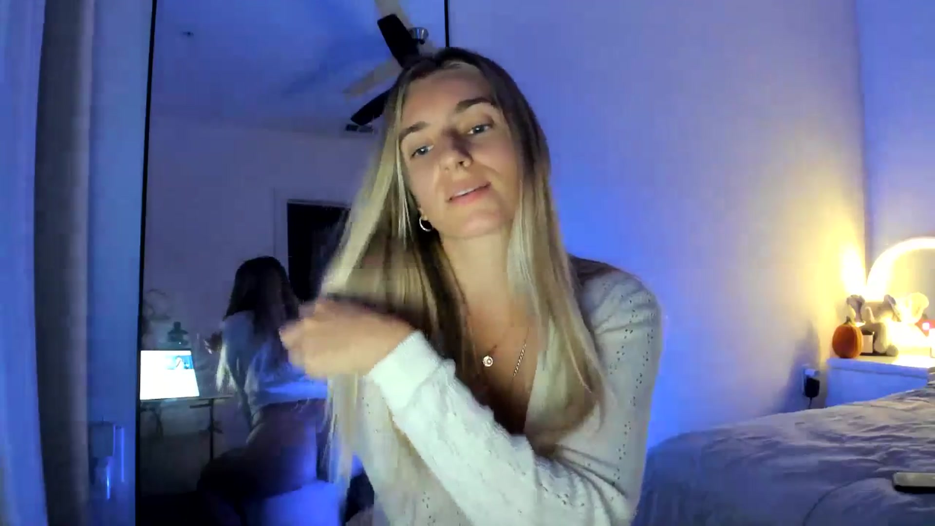 Gallery image thumbnail from Vodka_Queen's myfreecams stream on, 10/26/2024, 06:56 image 16 of 20