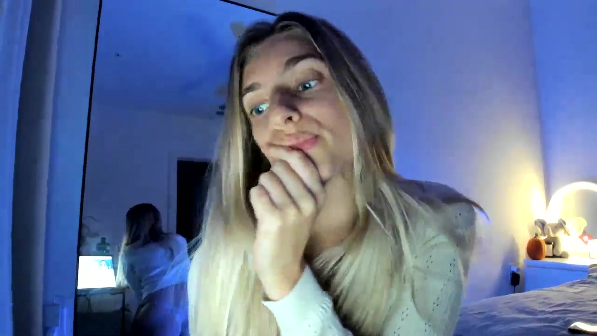 Gallery image thumbnail from Vodka_Queen's myfreecams stream on, 10/26/2024, 06:56 image 11 of 20