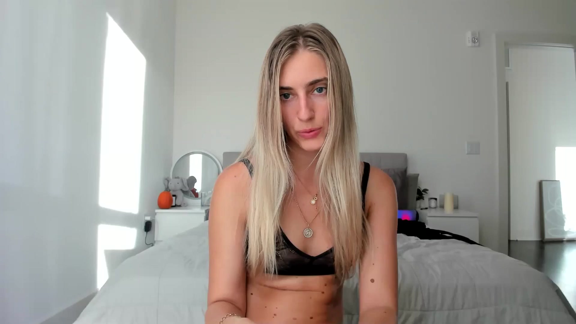 Gallery image thumbnail from Vodka_Queen's myfreecams stream on, 10/27/2024, 01:09 image 7 of 20