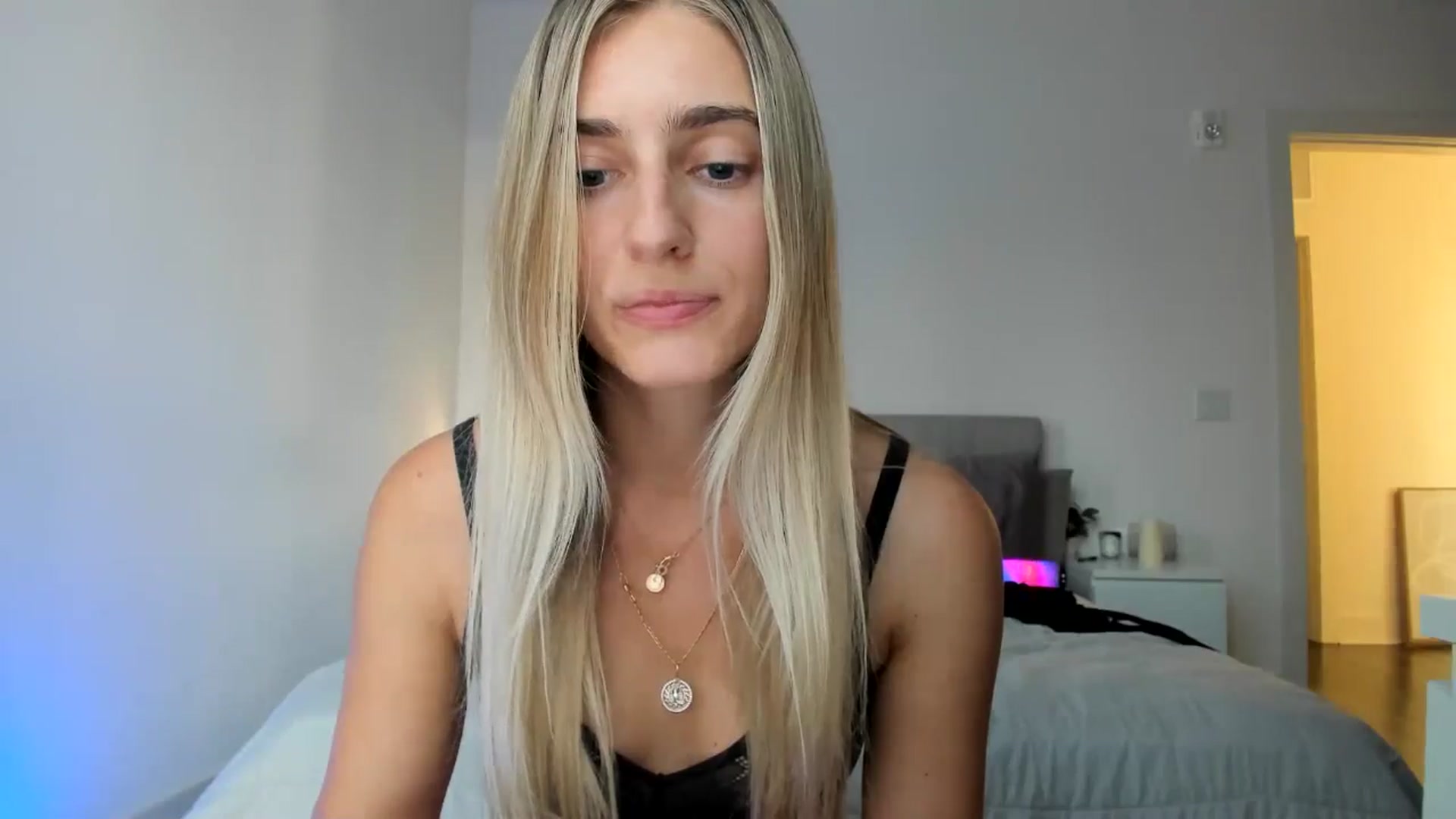 Gallery image thumbnail from Vodka_Queen's myfreecams stream on, 10/27/2024, 01:09 image 16 of 20