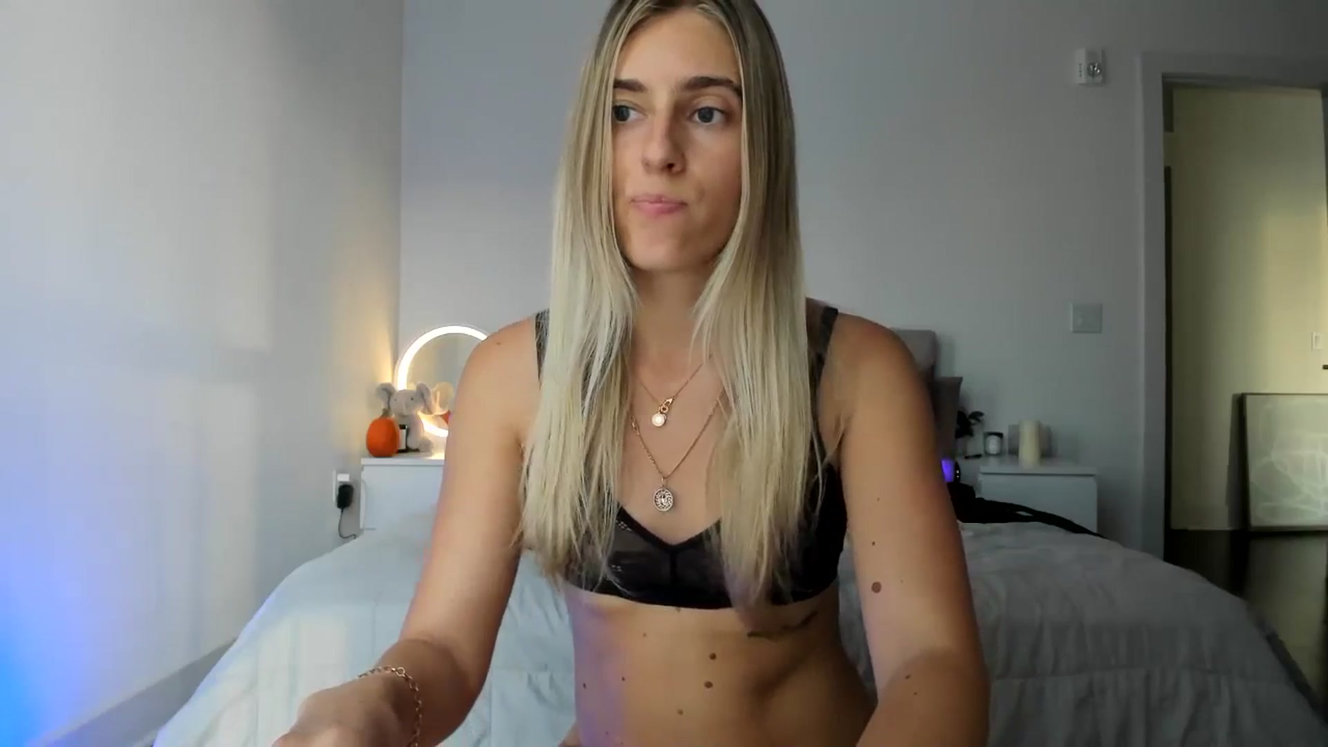 Gallery image thumbnail from Vodka_Queen's myfreecams stream on, 10/27/2024, 01:09 image 14 of 20