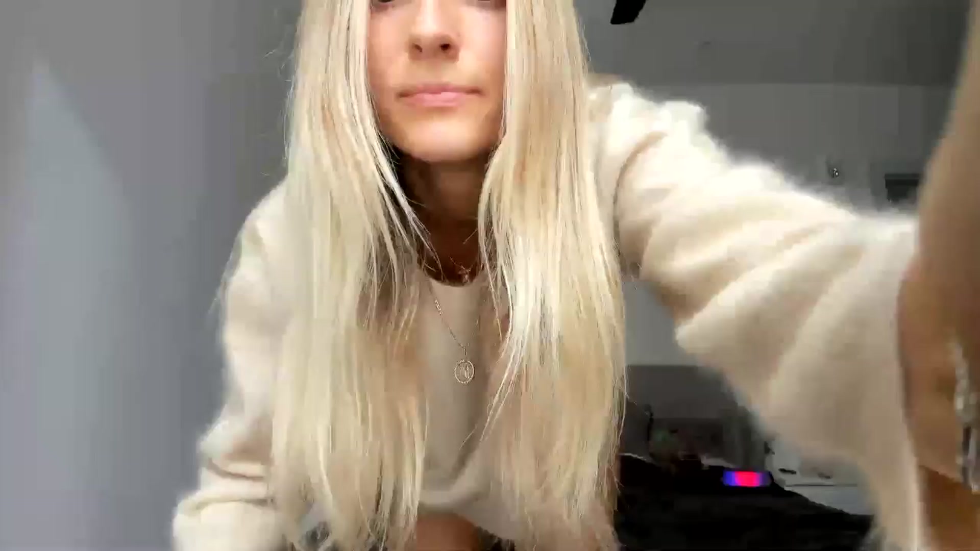 Gallery image thumbnail from Vodka_Queen's myfreecams stream on, 11/03/2024, 24:28 image 8 of 20