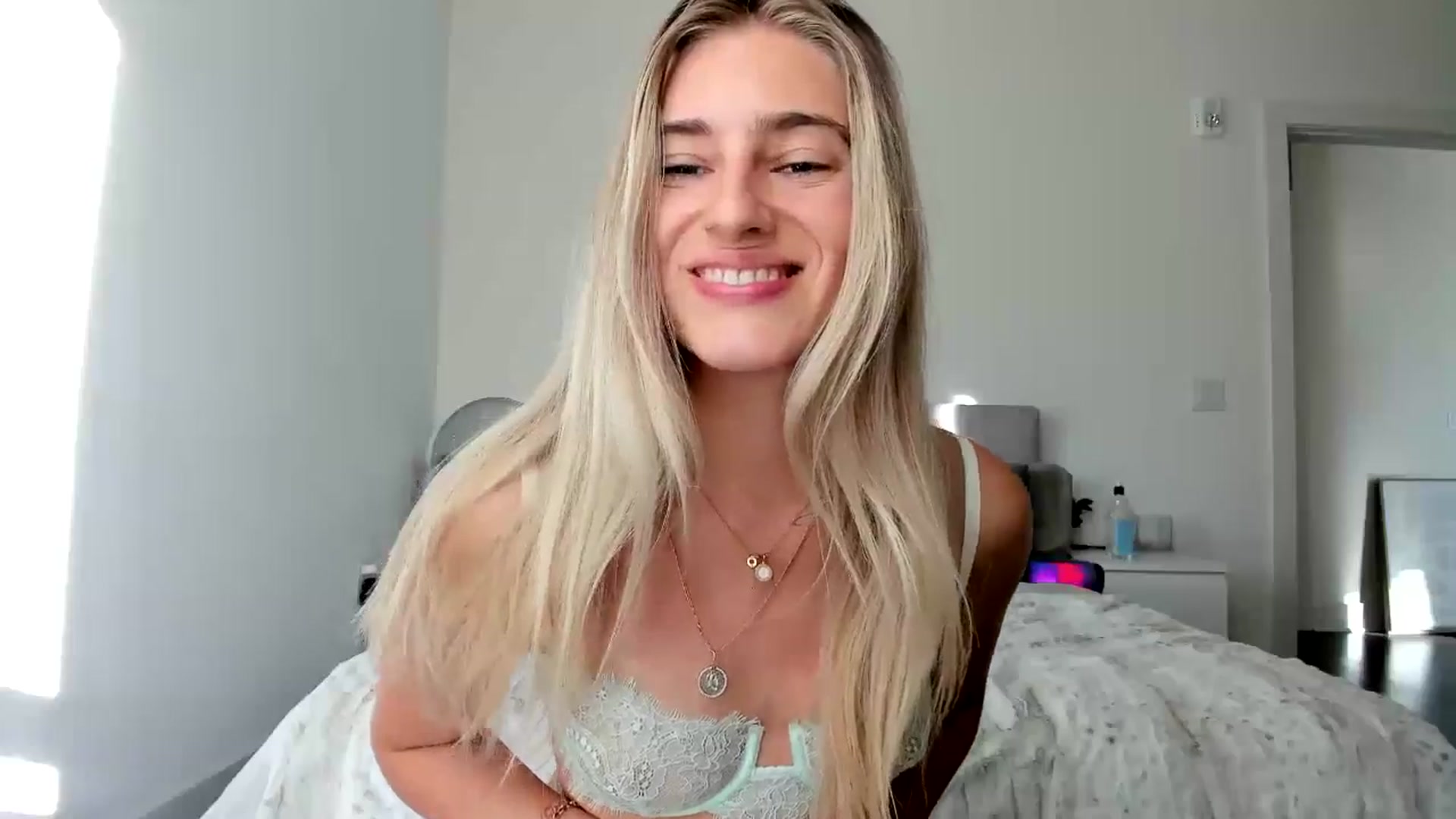 Gallery image thumbnail from Vodka_Queen's myfreecams stream on, 11/09/2024, 24:02 image 8 of 20