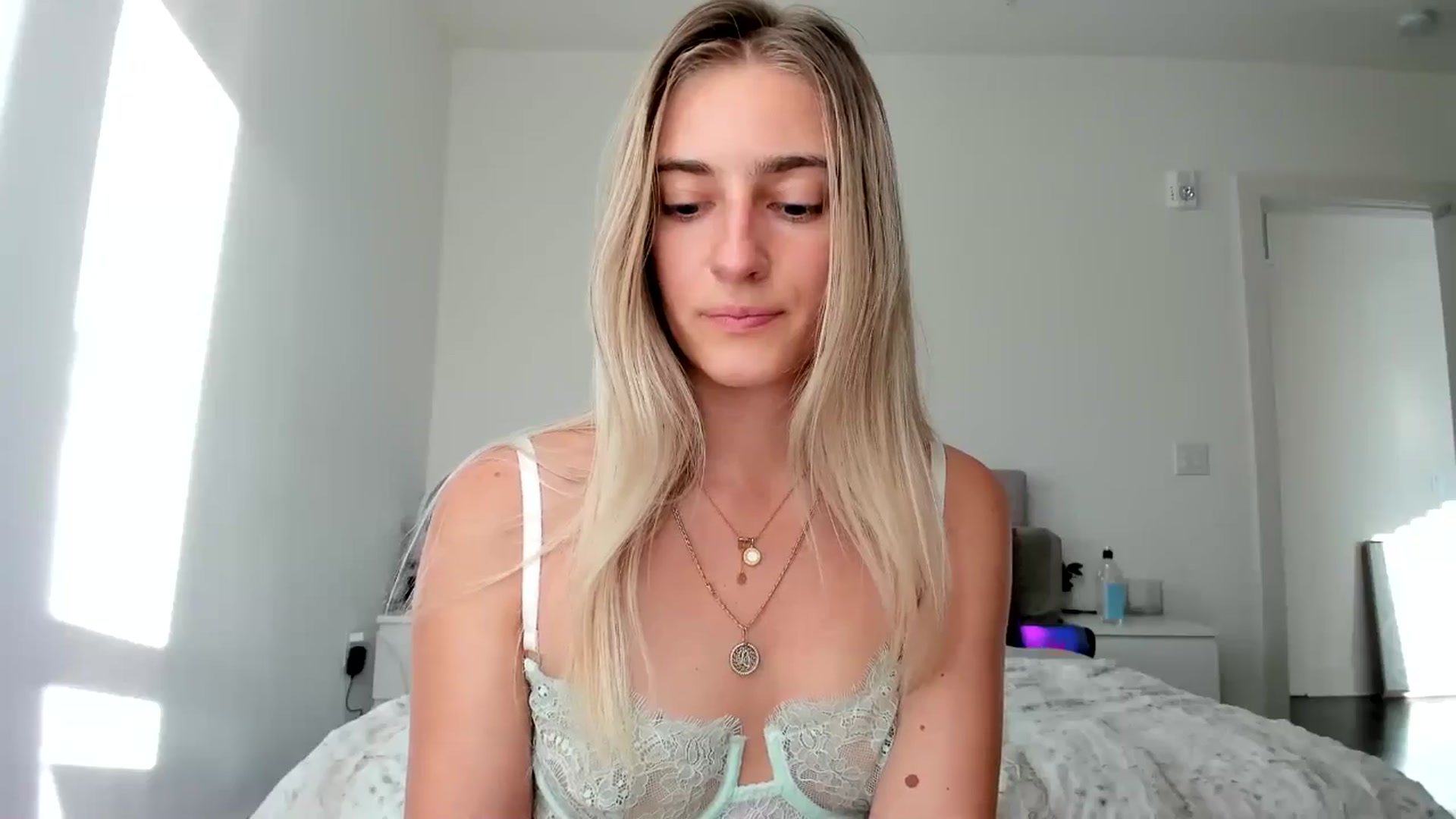 Gallery image thumbnail from Vodka_Queen's myfreecams stream on, 11/09/2024, 24:02 image 16 of 20