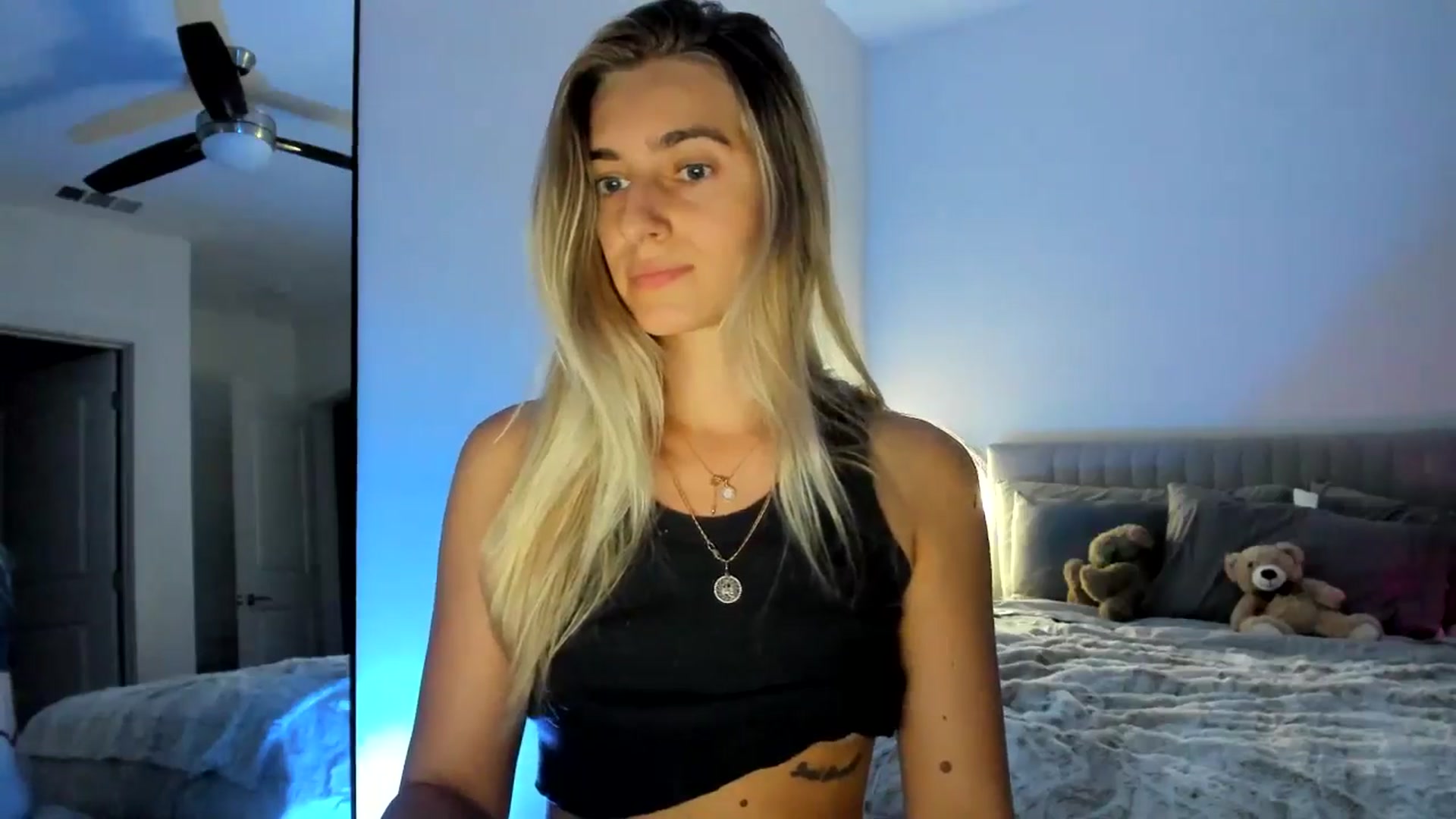 Gallery image thumbnail from Vodka_Queen's myfreecams stream on, 11/10/2024, 02:06 image 17 of 20