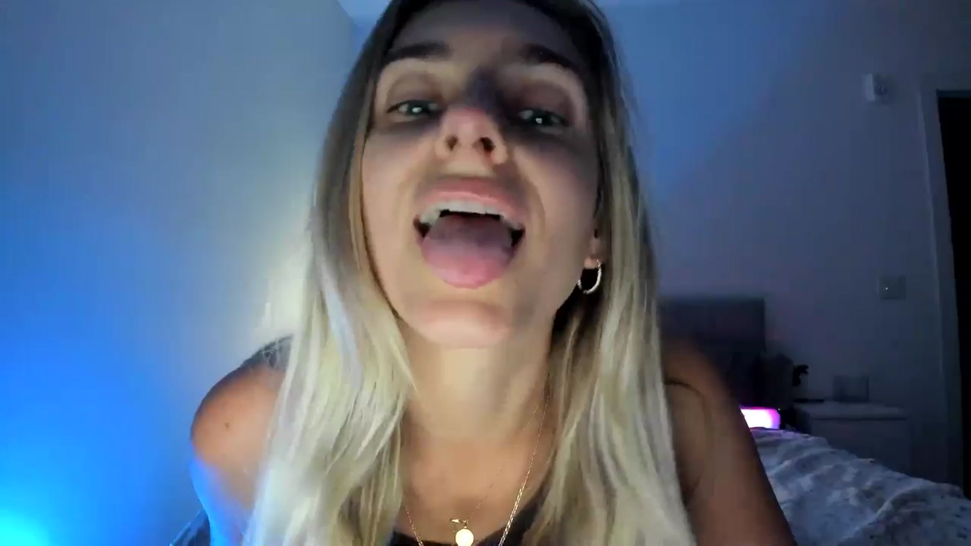 Gallery image thumbnail from Vodka_Queen's myfreecams stream on, 11/10/2024, 07:17 image 8 of 20