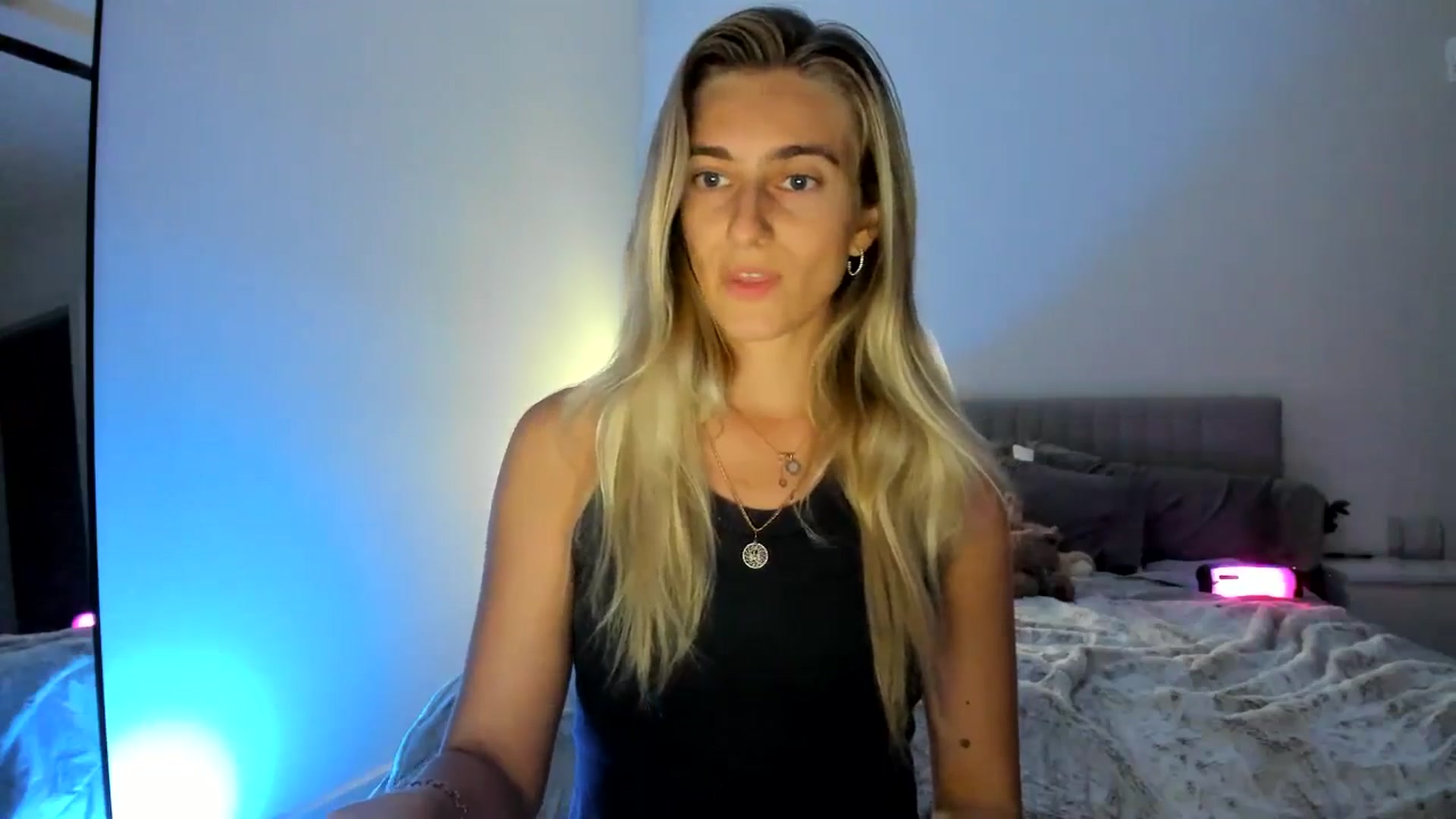 Gallery image thumbnail from Vodka_Queen's myfreecams stream on, 11/10/2024, 07:17 image 16 of 20