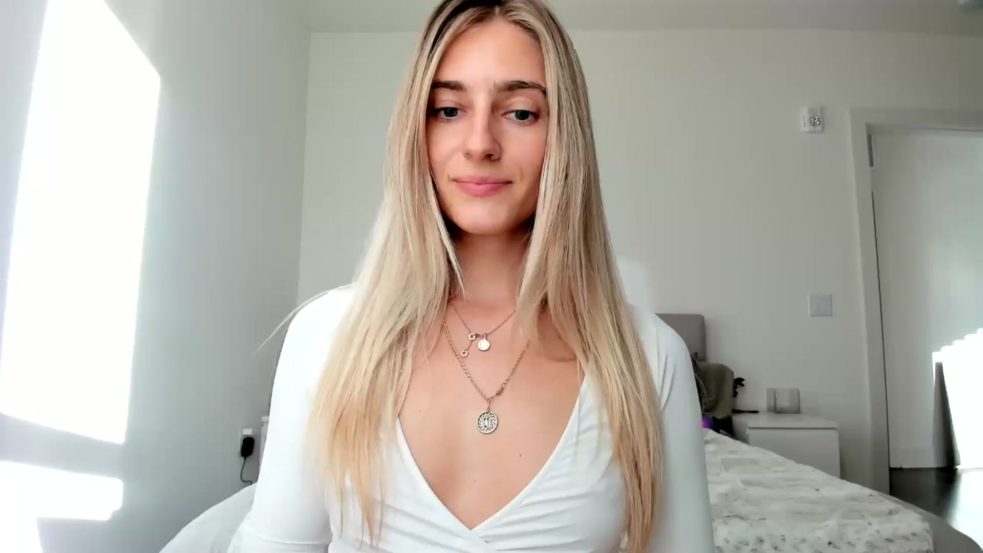 Gallery image thumbnail from Vodka_Queen's myfreecams stream on, 11/14/2024, 24:01 image 1 of 20
