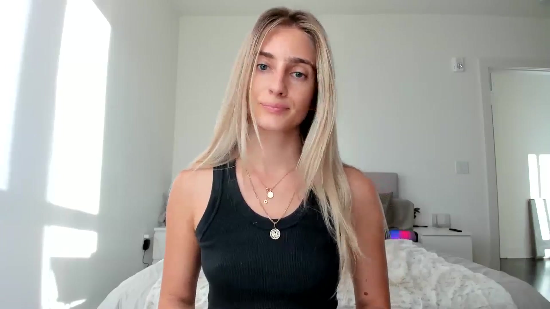 Gallery image thumbnail from Vodka_Queen's myfreecams stream on, 11/15/2024, 24:01 image 18 of 20