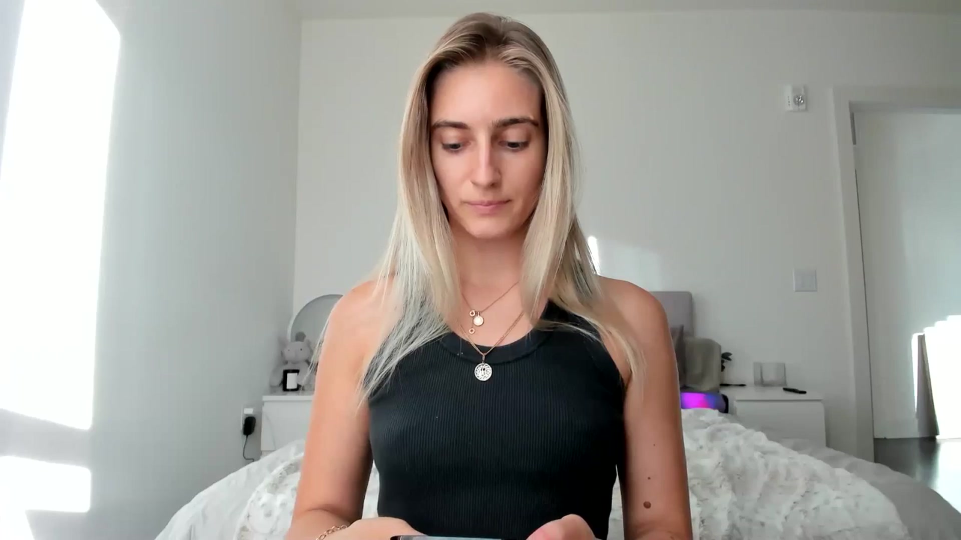 Gallery image thumbnail from Vodka_Queen's myfreecams stream on, 11/15/2024, 24:01 image 3 of 20