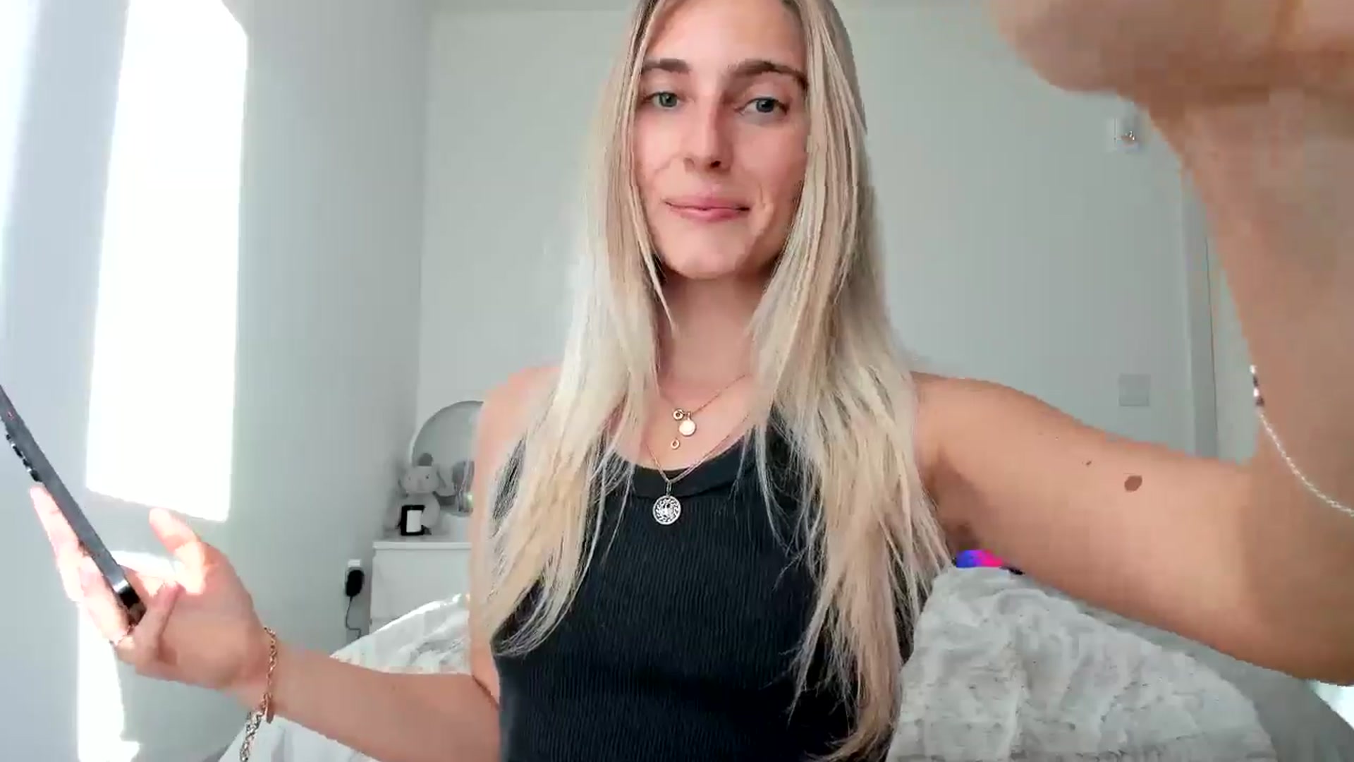 Gallery image thumbnail from Vodka_Queen's myfreecams stream on, 11/15/2024, 24:01 image 16 of 20