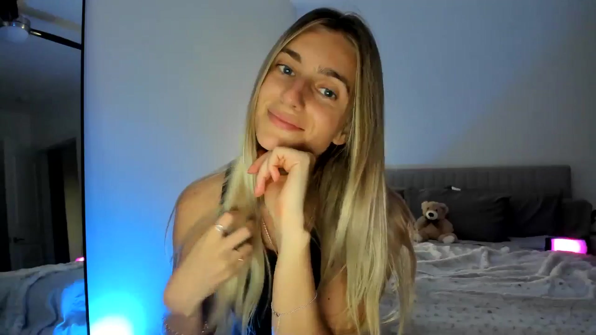 Gallery image thumbnail from Vodka_Queen's myfreecams stream on, 11/15/2024, 01:41 image 13 of 20
