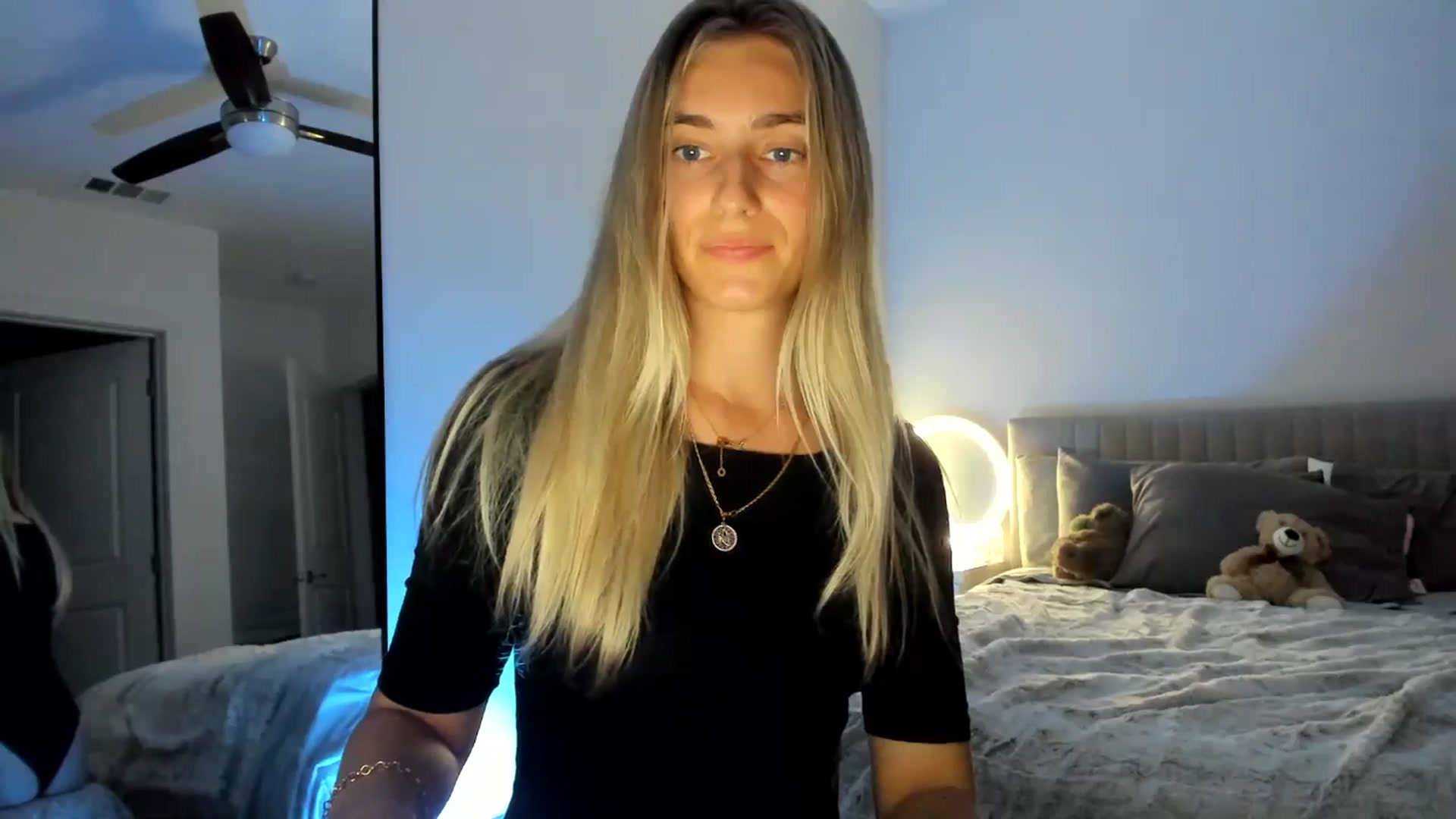 Gallery image thumbnail from Vodka_Queen's myfreecams stream on, 11/17/2024, 09:45 image 16 of 20