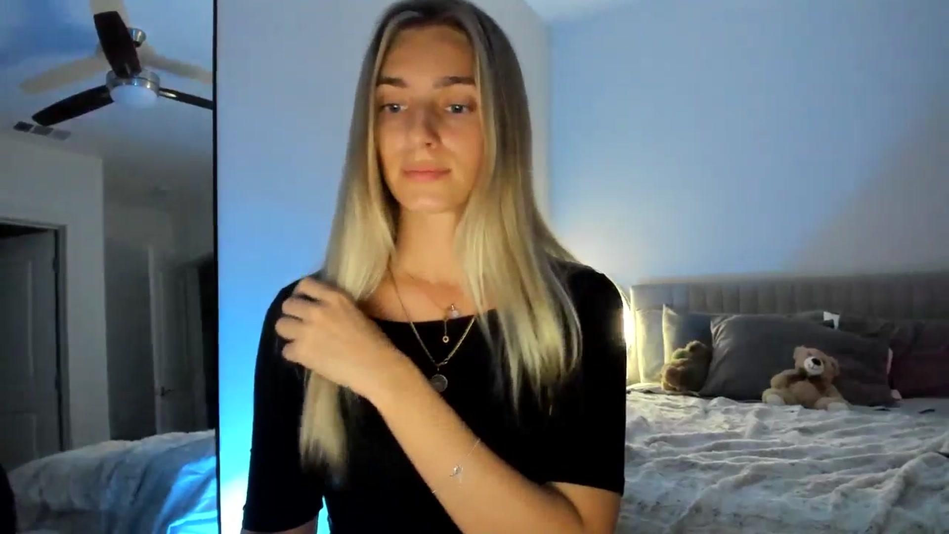 Gallery image thumbnail from Vodka_Queen's myfreecams stream on, 11/17/2024, 09:45 image 7 of 20