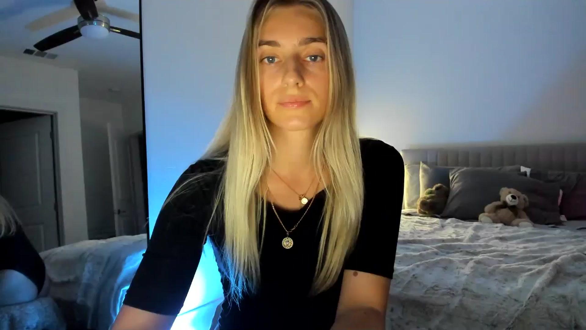 Gallery image thumbnail from Vodka_Queen's myfreecams stream on, 11/17/2024, 09:45 image 19 of 20