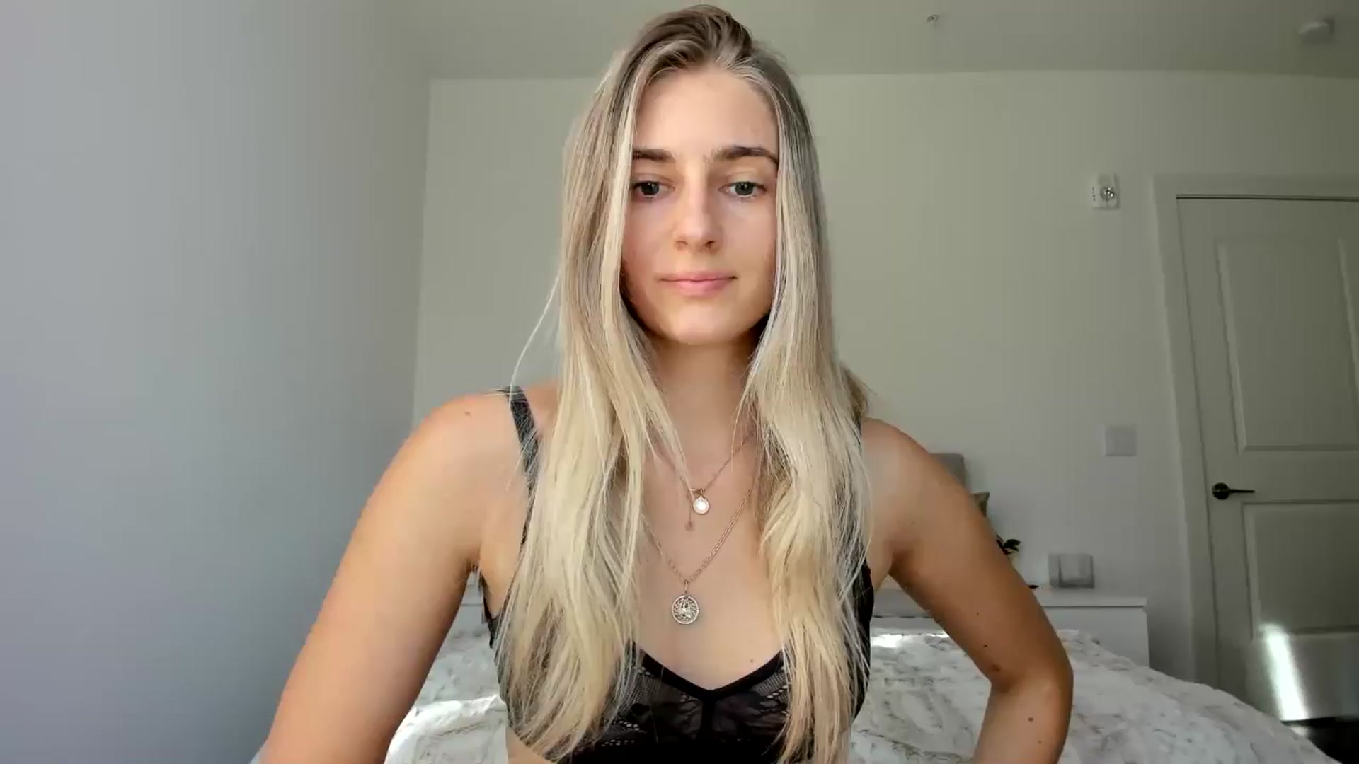Gallery image thumbnail from Vodka_Queen's myfreecams stream on, 11/21/2024, 22:26 image 14 of 20