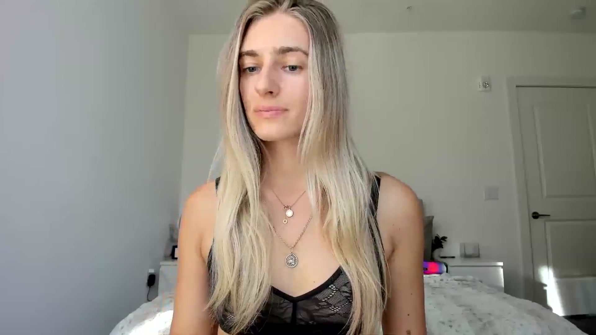 Gallery image thumbnail from Vodka_Queen's myfreecams stream on, 11/21/2024, 22:26 image 16 of 20