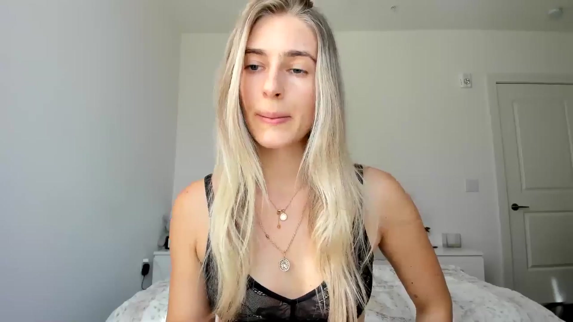 Gallery image thumbnail from Vodka_Queen's myfreecams stream on, 11/21/2024, 22:26 image 11 of 20