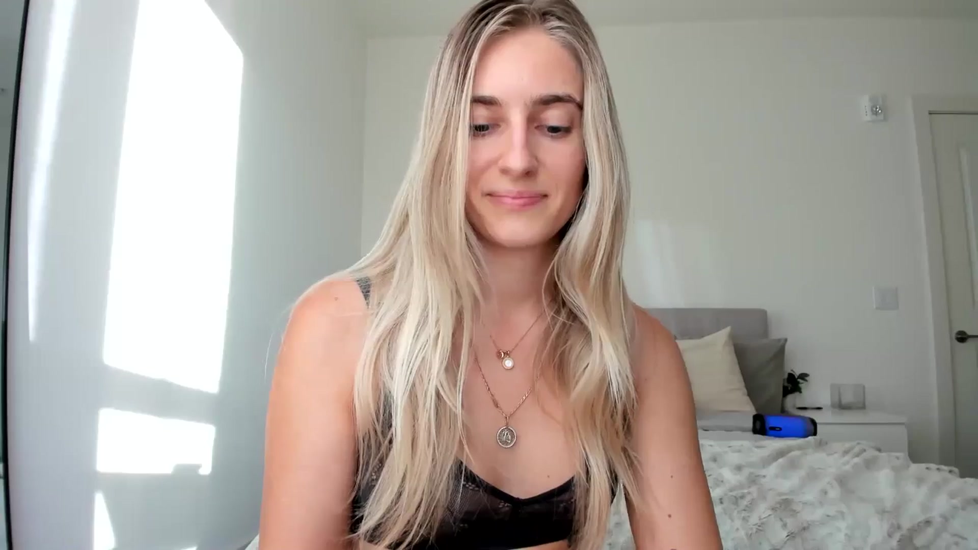 Gallery image thumbnail from Vodka_Queen's myfreecams stream on, 11/22/2024, 24:14 image 11 of 20