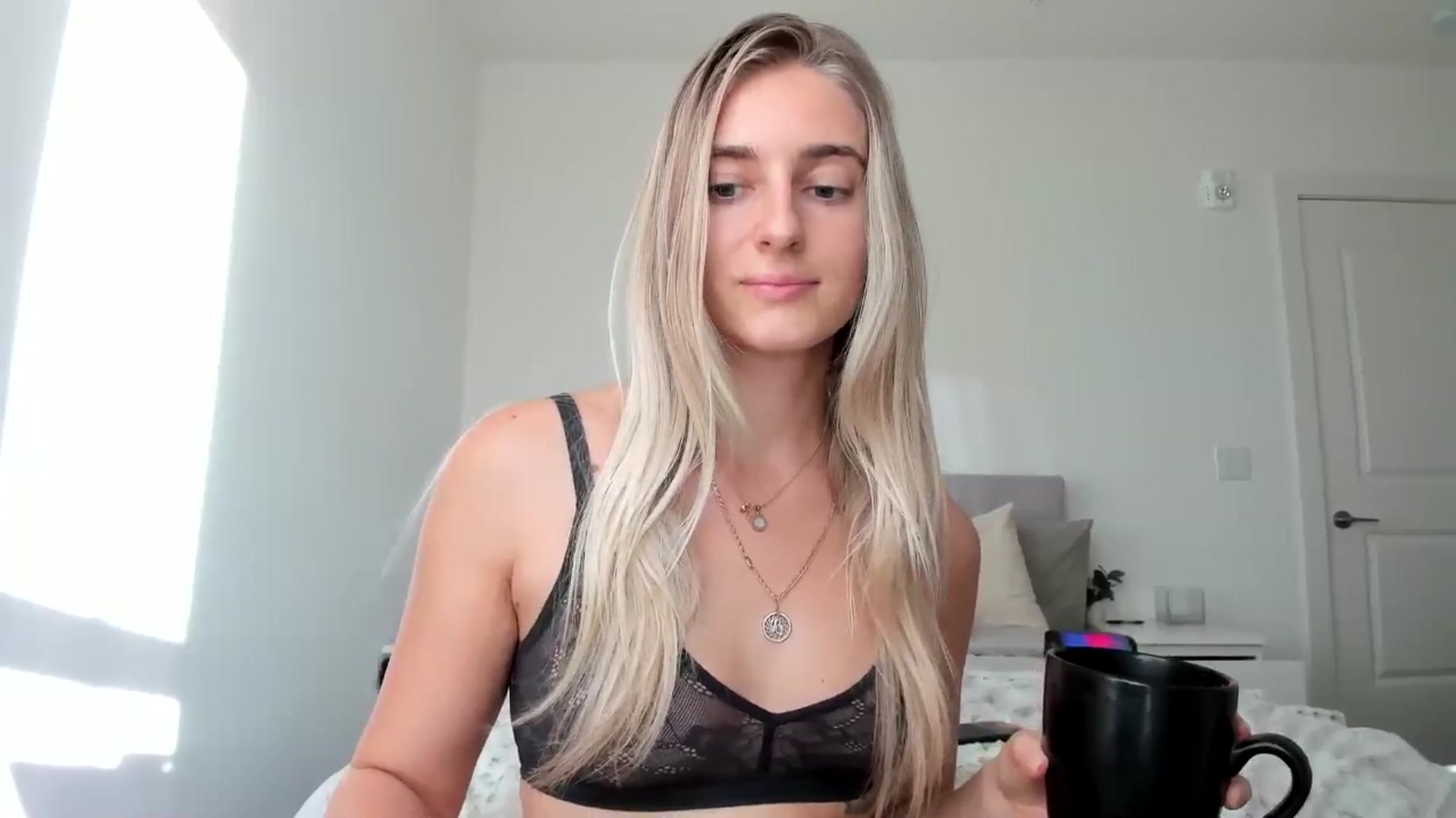 Gallery image thumbnail from Vodka_Queen's myfreecams stream on, 11/22/2024, 24:14 image 6 of 20