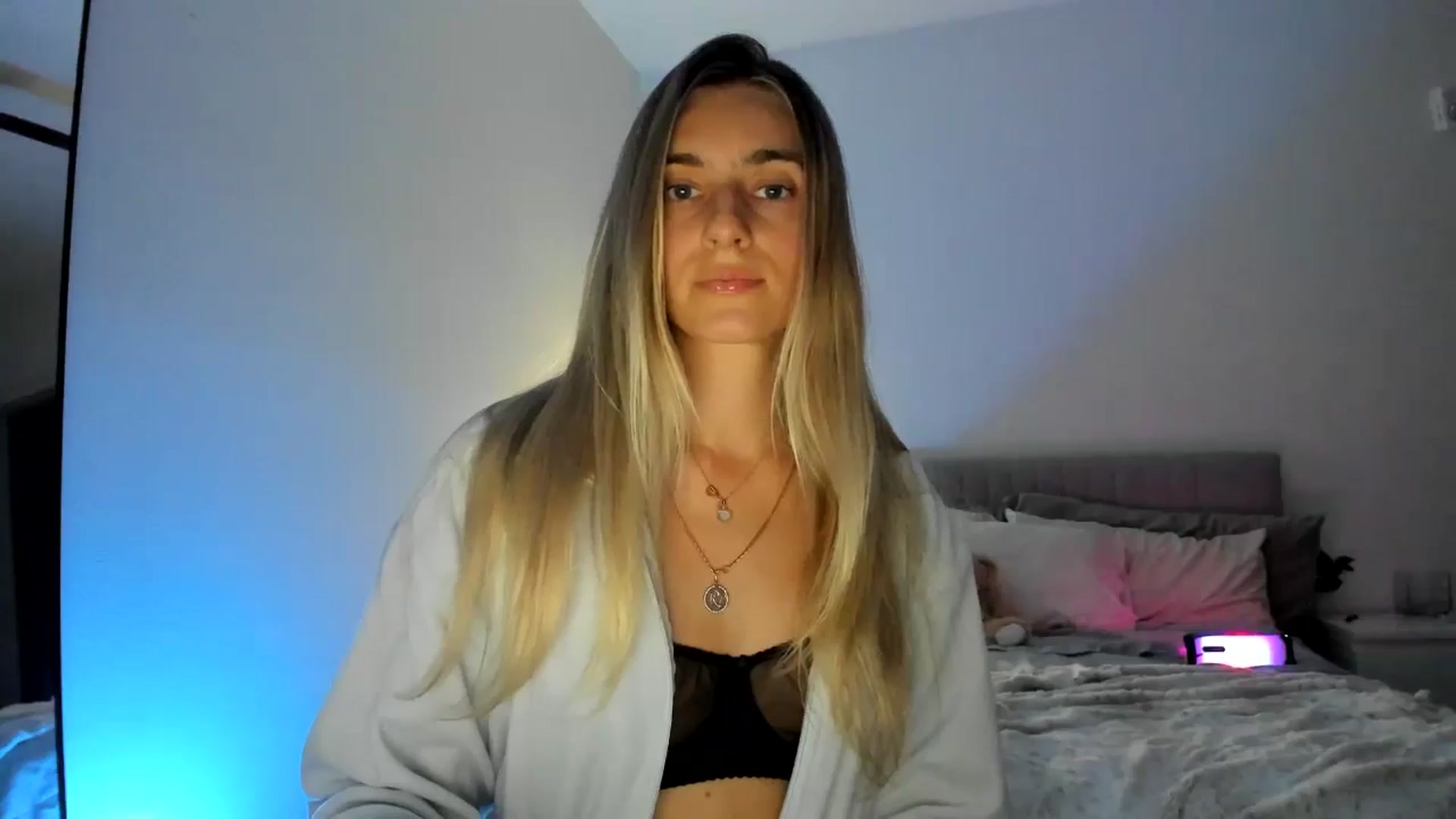Gallery image thumbnail from Vodka_Queen's myfreecams stream on, 11/24/2024, 07:30 image 17 of 20