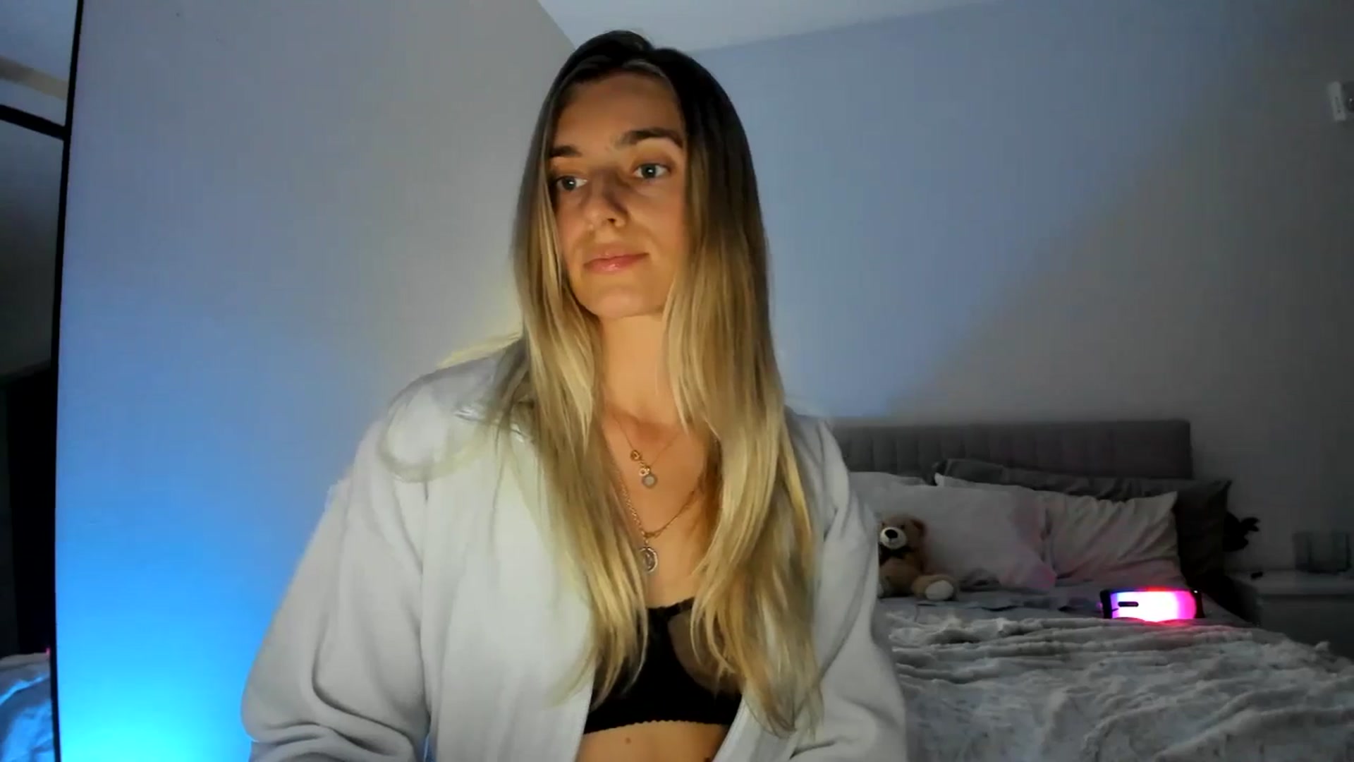 Gallery image thumbnail from Vodka_Queen's myfreecams stream on, 11/24/2024, 07:30 image 19 of 20